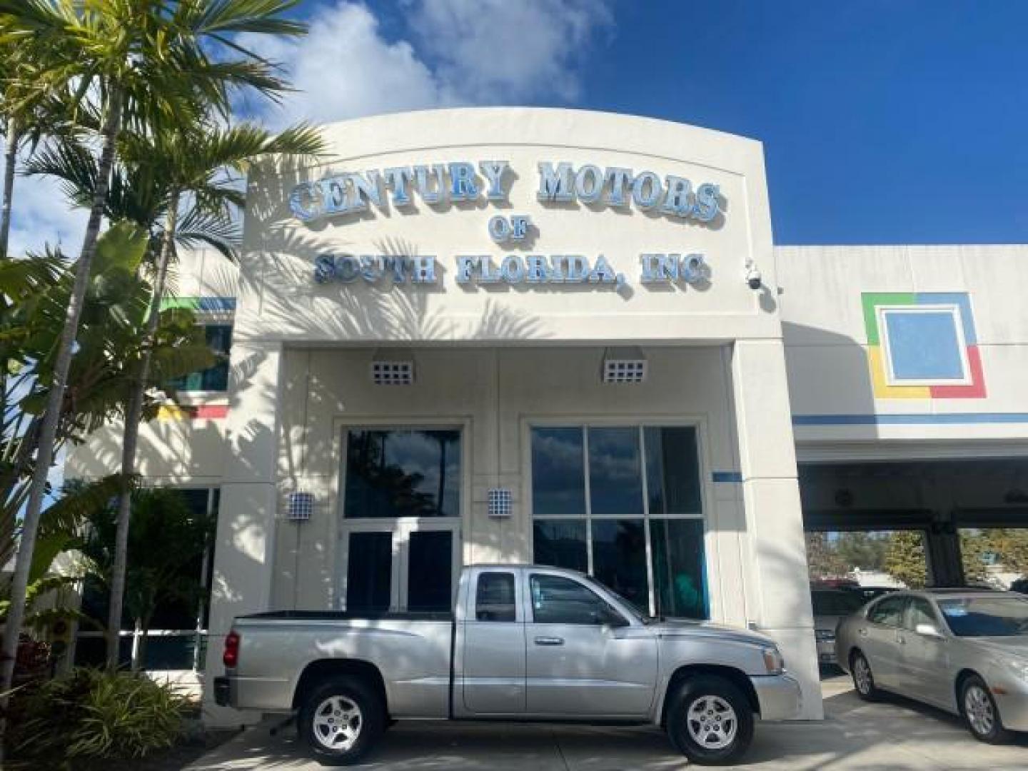 2006 Bright Silver Metallic /Med Slate Gray Dodge Dakota SLT CLUB CAB LOW MILES 55,990 (1D7HE42K06S) with an 3.7L V6 Magnum Engine engine, Automatic transmission, located at 4701 North Dixie Hwy, Pompano Beach, FL, 33064, (954) 422-2889, 26.240938, -80.123474 - OUR WEBPAGE FLORIDACARS1.COM HAS OVER 100 PHOTOS AND FREE CARFAX LINK 2006 DODGE DAKOTA SLT 1 OWNER CLUB CAB 4 DOOR ALL DOORS OPEN VIN: 1D7HE42K06S506201 1 D 7 H E 4 2 K 0 6 S 5 0 6 2 0 1 CLUB CAB PICKUP 3.7L V6 F OHV GASOLINE 22 MPG REAR WHEEL DRIVE Features ABS Brakes Air Conditioning Alloy Wheels- Photo#0
