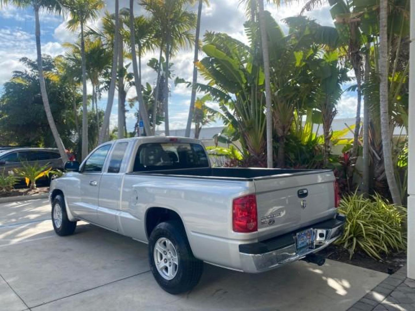 2006 Bright Silver Metallic /Med Slate Gray Dodge Dakota SLT CLUB CAB LOW MILES 55,990 (1D7HE42K06S) with an 3.7L V6 Magnum Engine engine, Automatic transmission, located at 4701 North Dixie Hwy, Pompano Beach, FL, 33064, (954) 422-2889, 26.240938, -80.123474 - OUR WEBPAGE FLORIDACARS1.COM HAS OVER 100 PHOTOS AND FREE CARFAX LINK 2006 DODGE DAKOTA SLT 1 OWNER CLUB CAB 4 DOOR ALL DOORS OPEN VIN: 1D7HE42K06S506201 1 D 7 H E 4 2 K 0 6 S 5 0 6 2 0 1 CLUB CAB PICKUP 3.7L V6 F OHV GASOLINE 22 MPG REAR WHEEL DRIVE Features ABS Brakes Air Conditioning Alloy Wheels- Photo#5