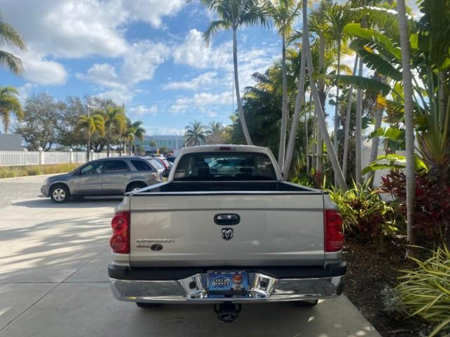 2006 Bright Silver Metallic /Med Slate Gray Dodge Dakota SLT CLUB CAB LOW MILES 55,990 (1D7HE42K06S) with an 3.7L V6 Magnum Engine engine, Automatic transmission, located at 4701 North Dixie Hwy, Pompano Beach, FL, 33064, (954) 422-2889, 26.240938, -80.123474 - OUR WEBPAGE FLORIDACARS1.COM HAS OVER 100 PHOTOS AND FREE CARFAX LINK 2006 DODGE DAKOTA SLT 1 OWNER CLUB CAB 4 DOOR ALL DOORS OPEN VIN: 1D7HE42K06S506201 1 D 7 H E 4 2 K 0 6 S 5 0 6 2 0 1 CLUB CAB PICKUP 3.7L V6 F OHV GASOLINE 22 MPG REAR WHEEL DRIVE Features ABS Brakes Air Conditioning Alloy Wheels- Photo#6