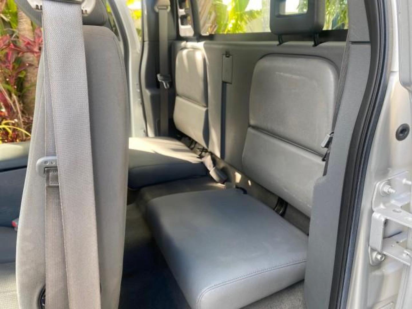 2006 Bright Silver Metallic /Med Slate Gray Dodge Dakota SLT CLUB CAB LOW MILES 55,990 (1D7HE42K06S) with an 3.7L V6 Magnum Engine engine, Automatic transmission, located at 4701 North Dixie Hwy, Pompano Beach, FL, 33064, (954) 422-2889, 26.240938, -80.123474 - OUR WEBPAGE FLORIDACARS1.COM HAS OVER 100 PHOTOS AND FREE CARFAX LINK 2006 DODGE DAKOTA SLT 1 OWNER CLUB CAB 4 DOOR ALL DOORS OPEN VIN: 1D7HE42K06S506201 1 D 7 H E 4 2 K 0 6 S 5 0 6 2 0 1 CLUB CAB PICKUP 3.7L V6 F OHV GASOLINE 22 MPG REAR WHEEL DRIVE Features ABS Brakes Air Conditioning Alloy Wheels- Photo#14