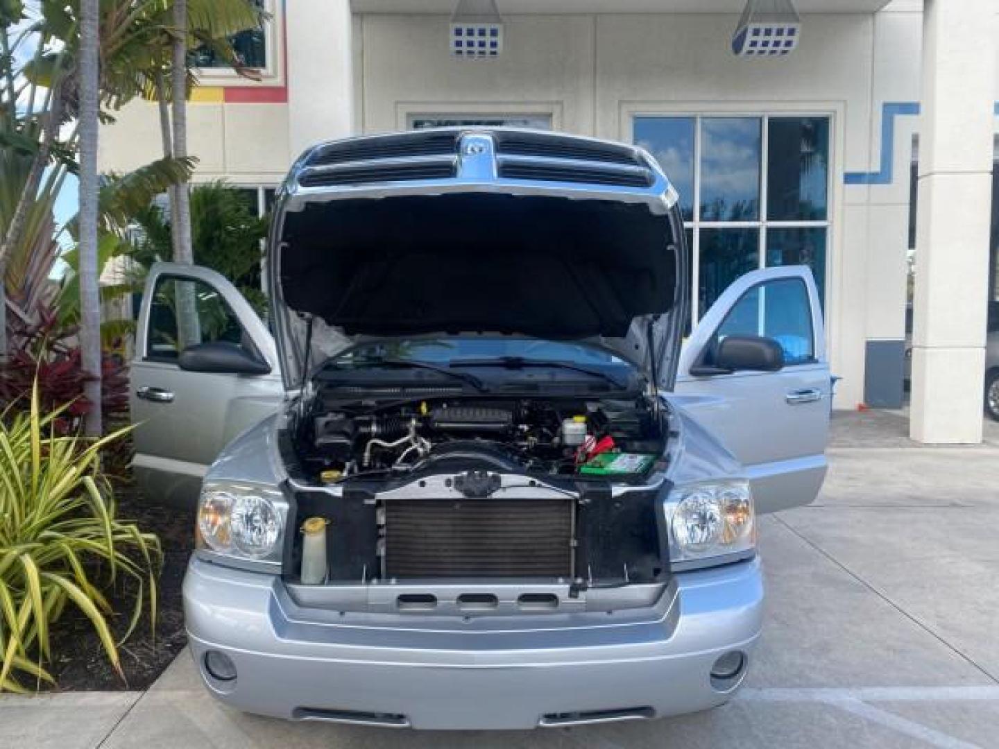 2006 Bright Silver Metallic /Med Slate Gray Dodge Dakota SLT CLUB CAB LOW MILES 55,990 (1D7HE42K06S) with an 3.7L V6 Magnum Engine engine, Automatic transmission, located at 4701 North Dixie Hwy, Pompano Beach, FL, 33064, (954) 422-2889, 26.240938, -80.123474 - OUR WEBPAGE FLORIDACARS1.COM HAS OVER 100 PHOTOS AND FREE CARFAX LINK 2006 DODGE DAKOTA SLT 1 OWNER CLUB CAB 4 DOOR ALL DOORS OPEN VIN: 1D7HE42K06S506201 1 D 7 H E 4 2 K 0 6 S 5 0 6 2 0 1 CLUB CAB PICKUP 3.7L V6 F OHV GASOLINE 22 MPG REAR WHEEL DRIVE Features ABS Brakes Air Conditioning Alloy Wheels- Photo#17