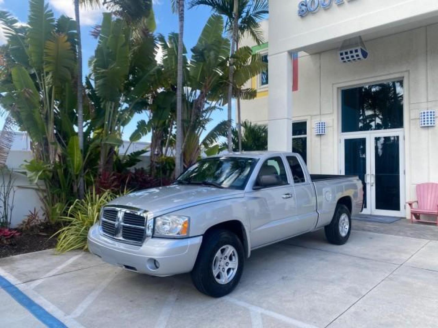 2006 Bright Silver Metallic /Med Slate Gray Dodge Dakota SLT CLUB CAB LOW MILES 55,990 (1D7HE42K06S) with an 3.7L V6 Magnum Engine engine, Automatic transmission, located at 4701 North Dixie Hwy, Pompano Beach, FL, 33064, (954) 422-2889, 26.240938, -80.123474 - OUR WEBPAGE FLORIDACARS1.COM HAS OVER 100 PHOTOS AND FREE CARFAX LINK 2006 DODGE DAKOTA SLT 1 OWNER CLUB CAB 4 DOOR ALL DOORS OPEN VIN: 1D7HE42K06S506201 1 D 7 H E 4 2 K 0 6 S 5 0 6 2 0 1 CLUB CAB PICKUP 3.7L V6 F OHV GASOLINE 22 MPG REAR WHEEL DRIVE Features ABS Brakes Air Conditioning Alloy Wheels- Photo#28