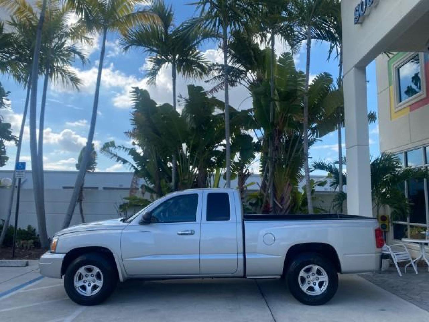 2006 Bright Silver Metallic /Med Slate Gray Dodge Dakota SLT CLUB CAB LOW MILES 55,990 (1D7HE42K06S) with an 3.7L V6 Magnum Engine engine, Automatic transmission, located at 4701 North Dixie Hwy, Pompano Beach, FL, 33064, (954) 422-2889, 26.240938, -80.123474 - OUR WEBPAGE FLORIDACARS1.COM HAS OVER 100 PHOTOS AND FREE CARFAX LINK 2006 DODGE DAKOTA SLT 1 OWNER CLUB CAB 4 DOOR ALL DOORS OPEN VIN: 1D7HE42K06S506201 1 D 7 H E 4 2 K 0 6 S 5 0 6 2 0 1 CLUB CAB PICKUP 3.7L V6 F OHV GASOLINE 22 MPG REAR WHEEL DRIVE Features ABS Brakes Air Conditioning Alloy Wheels- Photo#30