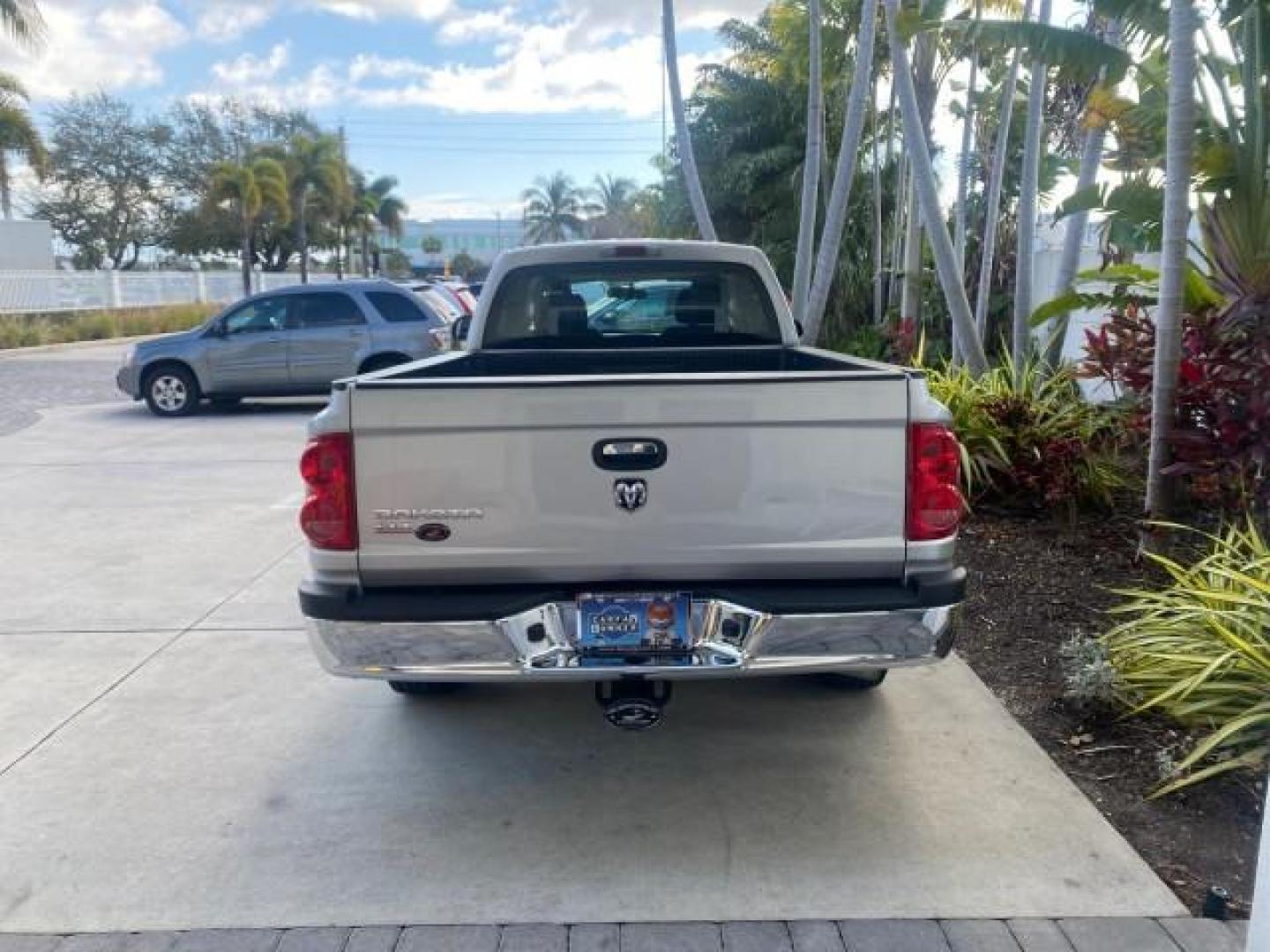 2006 Bright Silver Metallic /Med Slate Gray Dodge Dakota SLT CLUB CAB LOW MILES 55,990 (1D7HE42K06S) with an 3.7L V6 Magnum Engine engine, Automatic transmission, located at 4701 North Dixie Hwy, Pompano Beach, FL, 33064, (954) 422-2889, 26.240938, -80.123474 - OUR WEBPAGE FLORIDACARS1.COM HAS OVER 100 PHOTOS AND FREE CARFAX LINK 2006 DODGE DAKOTA SLT 1 OWNER CLUB CAB 4 DOOR ALL DOORS OPEN VIN: 1D7HE42K06S506201 1 D 7 H E 4 2 K 0 6 S 5 0 6 2 0 1 CLUB CAB PICKUP 3.7L V6 F OHV GASOLINE 22 MPG REAR WHEEL DRIVE Features ABS Brakes Air Conditioning Alloy Wheels- Photo#34