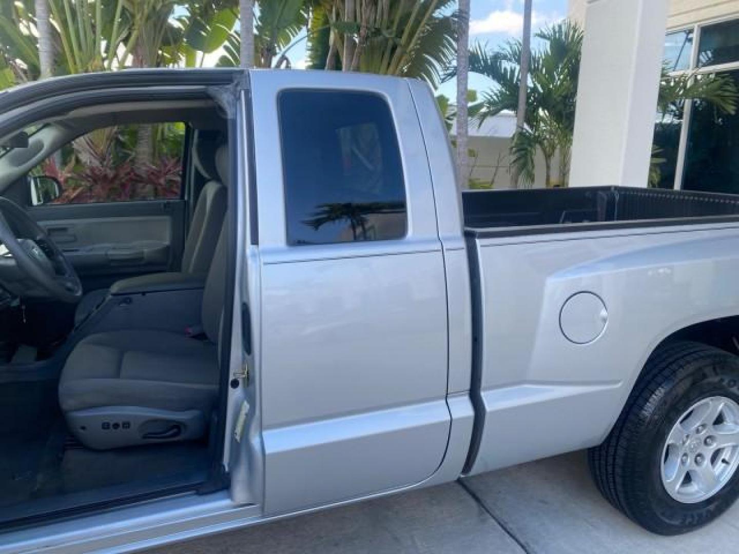 2006 Bright Silver Metallic /Med Slate Gray Dodge Dakota SLT CLUB CAB LOW MILES 55,990 (1D7HE42K06S) with an 3.7L V6 Magnum Engine engine, Automatic transmission, located at 4701 North Dixie Hwy, Pompano Beach, FL, 33064, (954) 422-2889, 26.240938, -80.123474 - OUR WEBPAGE FLORIDACARS1.COM HAS OVER 100 PHOTOS AND FREE CARFAX LINK 2006 DODGE DAKOTA SLT 1 OWNER CLUB CAB 4 DOOR ALL DOORS OPEN VIN: 1D7HE42K06S506201 1 D 7 H E 4 2 K 0 6 S 5 0 6 2 0 1 CLUB CAB PICKUP 3.7L V6 F OHV GASOLINE 22 MPG REAR WHEEL DRIVE Features ABS Brakes Air Conditioning Alloy Wheels- Photo#71
