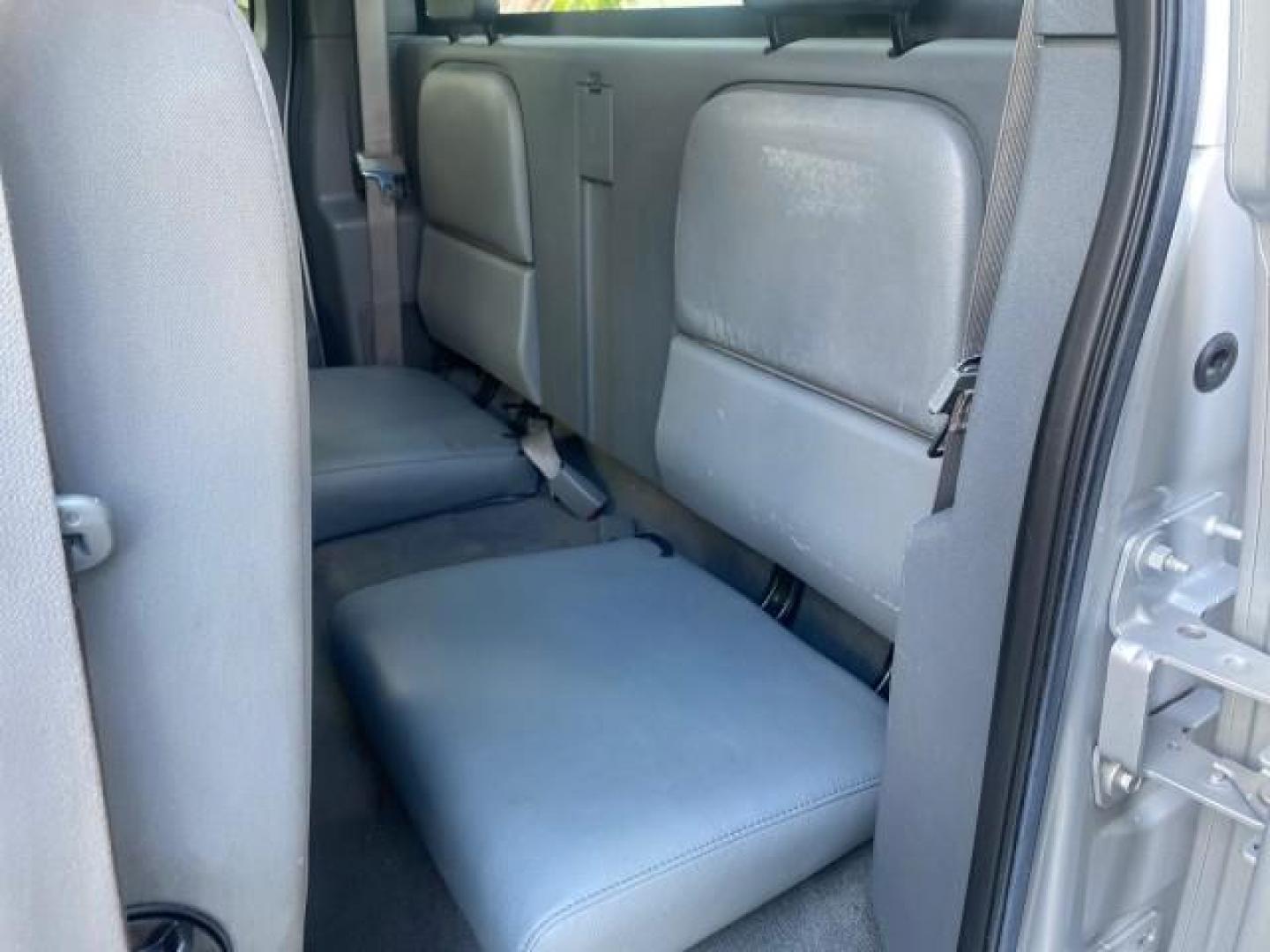 2006 Bright Silver Metallic /Med Slate Gray Dodge Dakota SLT CLUB CAB LOW MILES 55,990 (1D7HE42K06S) with an 3.7L V6 Magnum Engine engine, Automatic transmission, located at 4701 North Dixie Hwy, Pompano Beach, FL, 33064, (954) 422-2889, 26.240938, -80.123474 - OUR WEBPAGE FLORIDACARS1.COM HAS OVER 100 PHOTOS AND FREE CARFAX LINK 2006 DODGE DAKOTA SLT 1 OWNER CLUB CAB 4 DOOR ALL DOORS OPEN VIN: 1D7HE42K06S506201 1 D 7 H E 4 2 K 0 6 S 5 0 6 2 0 1 CLUB CAB PICKUP 3.7L V6 F OHV GASOLINE 22 MPG REAR WHEEL DRIVE Features ABS Brakes Air Conditioning Alloy Wheels- Photo#75