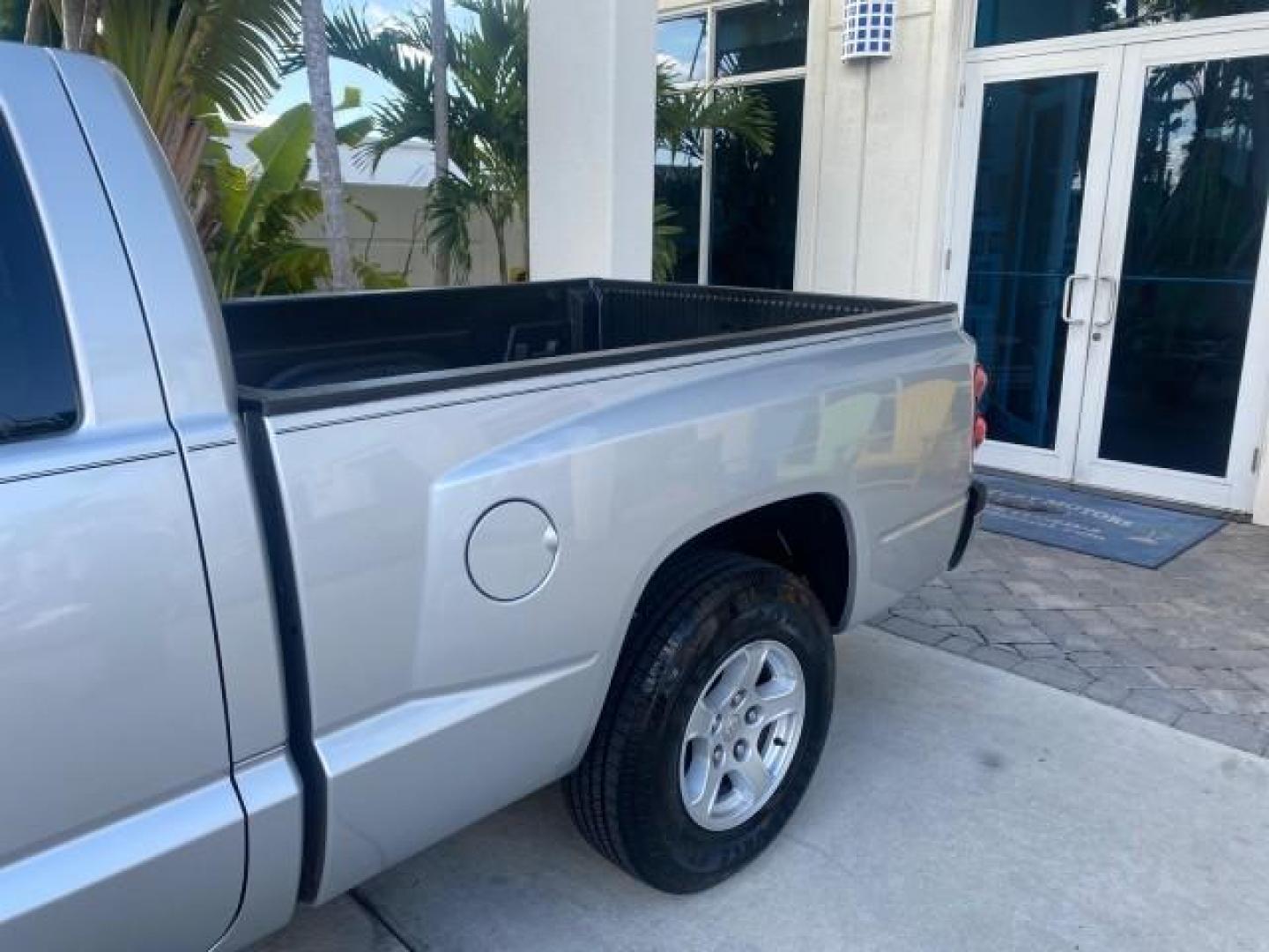 2006 Bright Silver Metallic /Med Slate Gray Dodge Dakota SLT CLUB CAB LOW MILES 55,990 (1D7HE42K06S) with an 3.7L V6 Magnum Engine engine, Automatic transmission, located at 4701 North Dixie Hwy, Pompano Beach, FL, 33064, (954) 422-2889, 26.240938, -80.123474 - OUR WEBPAGE FLORIDACARS1.COM HAS OVER 100 PHOTOS AND FREE CARFAX LINK 2006 DODGE DAKOTA SLT 1 OWNER CLUB CAB 4 DOOR ALL DOORS OPEN VIN: 1D7HE42K06S506201 1 D 7 H E 4 2 K 0 6 S 5 0 6 2 0 1 CLUB CAB PICKUP 3.7L V6 F OHV GASOLINE 22 MPG REAR WHEEL DRIVE Features ABS Brakes Air Conditioning Alloy Wheels- Photo#80