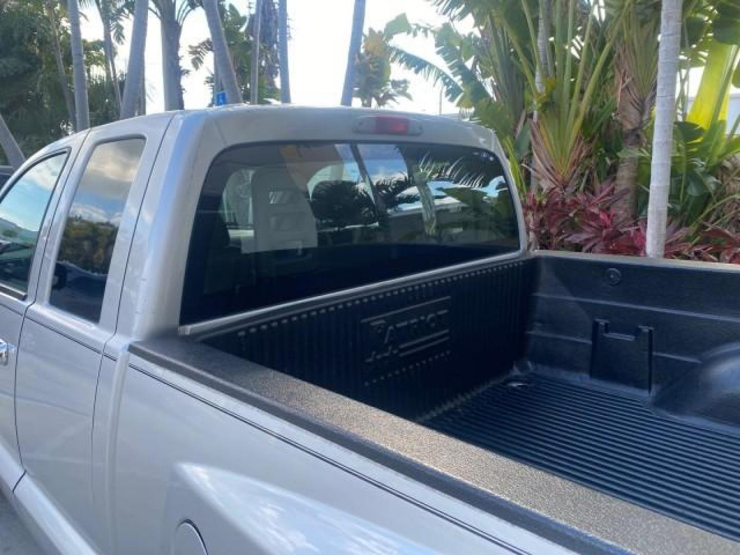 2006 Bright Silver Metallic /Med Slate Gray Dodge Dakota SLT CLUB CAB LOW MILES 55,990 (1D7HE42K06S) with an 3.7L V6 Magnum Engine engine, Automatic transmission, located at 4701 North Dixie Hwy, Pompano Beach, FL, 33064, (954) 422-2889, 26.240938, -80.123474 - OUR WEBPAGE FLORIDACARS1.COM HAS OVER 100 PHOTOS AND FREE CARFAX LINK 2006 DODGE DAKOTA SLT 1 OWNER CLUB CAB 4 DOOR ALL DOORS OPEN VIN: 1D7HE42K06S506201 1 D 7 H E 4 2 K 0 6 S 5 0 6 2 0 1 CLUB CAB PICKUP 3.7L V6 F OHV GASOLINE 22 MPG REAR WHEEL DRIVE Features ABS Brakes Air Conditioning Alloy Wheels- Photo#83