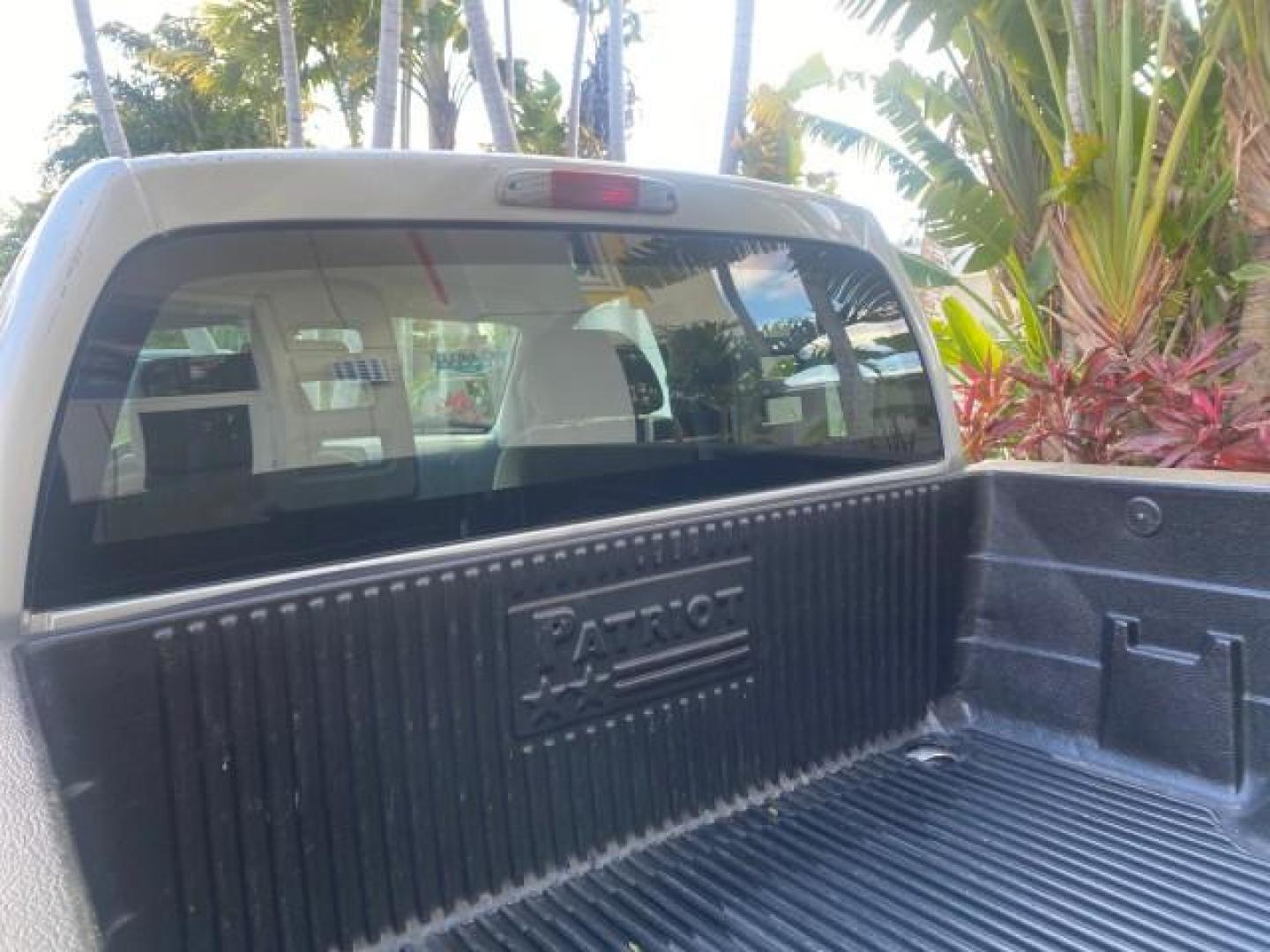 2006 Bright Silver Metallic /Med Slate Gray Dodge Dakota SLT CLUB CAB LOW MILES 55,990 (1D7HE42K06S) with an 3.7L V6 Magnum Engine engine, Automatic transmission, located at 4701 North Dixie Hwy, Pompano Beach, FL, 33064, (954) 422-2889, 26.240938, -80.123474 - OUR WEBPAGE FLORIDACARS1.COM HAS OVER 100 PHOTOS AND FREE CARFAX LINK 2006 DODGE DAKOTA SLT 1 OWNER CLUB CAB 4 DOOR ALL DOORS OPEN VIN: 1D7HE42K06S506201 1 D 7 H E 4 2 K 0 6 S 5 0 6 2 0 1 CLUB CAB PICKUP 3.7L V6 F OHV GASOLINE 22 MPG REAR WHEEL DRIVE Features ABS Brakes Air Conditioning Alloy Wheels- Photo#84