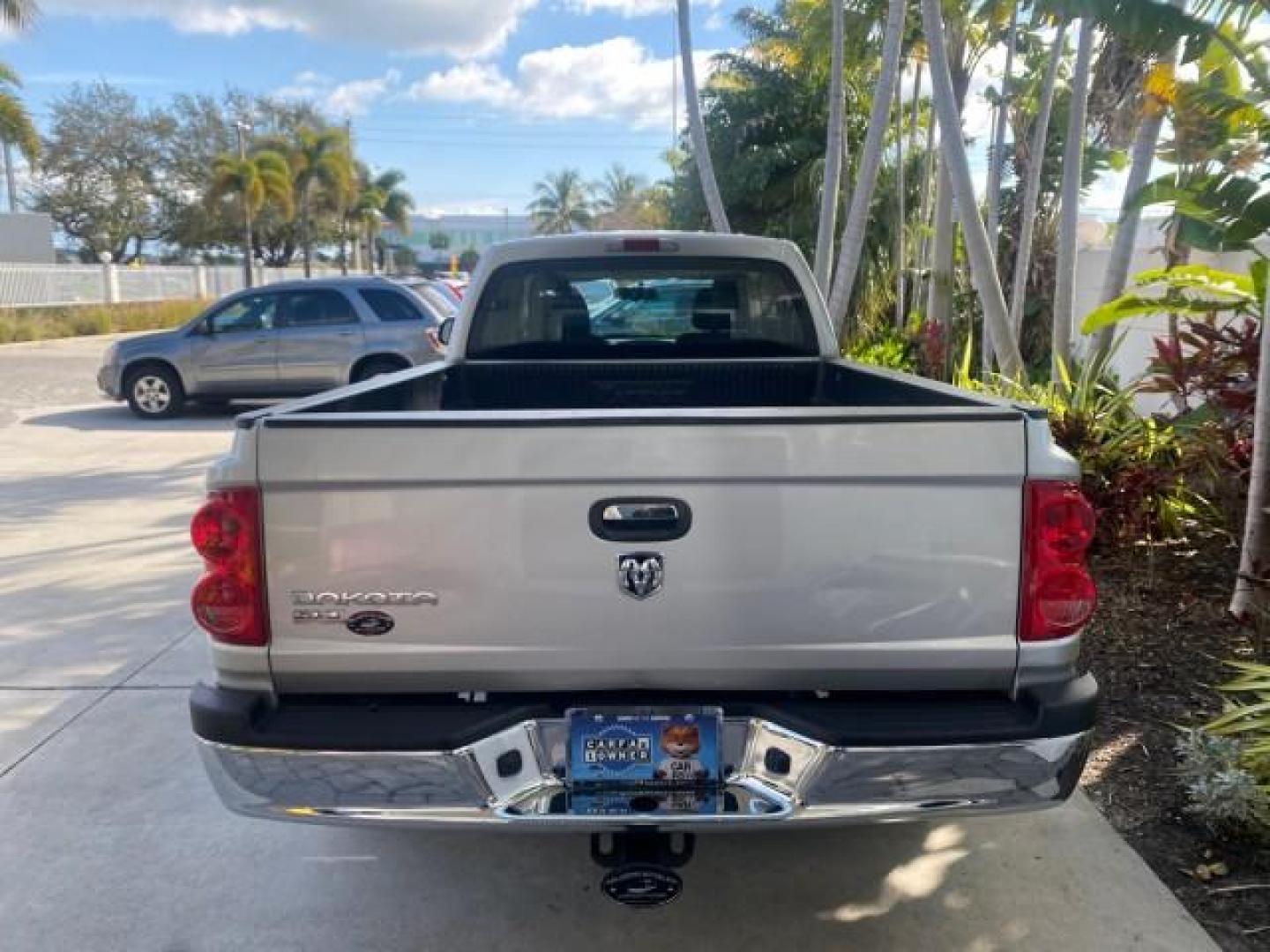 2006 Bright Silver Metallic /Med Slate Gray Dodge Dakota SLT CLUB CAB LOW MILES 55,990 (1D7HE42K06S) with an 3.7L V6 Magnum Engine engine, Automatic transmission, located at 4701 North Dixie Hwy, Pompano Beach, FL, 33064, (954) 422-2889, 26.240938, -80.123474 - OUR WEBPAGE FLORIDACARS1.COM HAS OVER 100 PHOTOS AND FREE CARFAX LINK 2006 DODGE DAKOTA SLT 1 OWNER CLUB CAB 4 DOOR ALL DOORS OPEN VIN: 1D7HE42K06S506201 1 D 7 H E 4 2 K 0 6 S 5 0 6 2 0 1 CLUB CAB PICKUP 3.7L V6 F OHV GASOLINE 22 MPG REAR WHEEL DRIVE Features ABS Brakes Air Conditioning Alloy Wheels- Photo#89