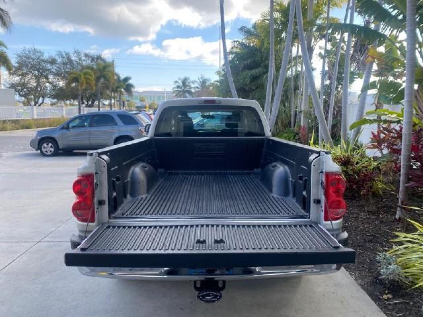 2006 Bright Silver Metallic /Med Slate Gray Dodge Dakota SLT CLUB CAB LOW MILES 55,990 (1D7HE42K06S) with an 3.7L V6 Magnum Engine engine, Automatic transmission, located at 4701 North Dixie Hwy, Pompano Beach, FL, 33064, (954) 422-2889, 26.240938, -80.123474 - OUR WEBPAGE FLORIDACARS1.COM HAS OVER 100 PHOTOS AND FREE CARFAX LINK 2006 DODGE DAKOTA SLT 1 OWNER CLUB CAB 4 DOOR ALL DOORS OPEN VIN: 1D7HE42K06S506201 1 D 7 H E 4 2 K 0 6 S 5 0 6 2 0 1 CLUB CAB PICKUP 3.7L V6 F OHV GASOLINE 22 MPG REAR WHEEL DRIVE Features ABS Brakes Air Conditioning Alloy Wheels- Photo#93