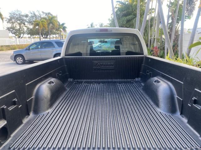 2006 Bright Silver Metallic /Med Slate Gray Dodge Dakota SLT CLUB CAB LOW MILES 55,990 (1D7HE42K06S) with an 3.7L V6 Magnum Engine engine, Automatic transmission, located at 4701 North Dixie Hwy, Pompano Beach, FL, 33064, (954) 422-2889, 26.240938, -80.123474 - OUR WEBPAGE FLORIDACARS1.COM HAS OVER 100 PHOTOS AND FREE CARFAX LINK 2006 DODGE DAKOTA SLT 1 OWNER CLUB CAB 4 DOOR ALL DOORS OPEN VIN: 1D7HE42K06S506201 1 D 7 H E 4 2 K 0 6 S 5 0 6 2 0 1 CLUB CAB PICKUP 3.7L V6 F OHV GASOLINE 22 MPG REAR WHEEL DRIVE Features ABS Brakes Air Conditioning Alloy Wheels - Photo#95