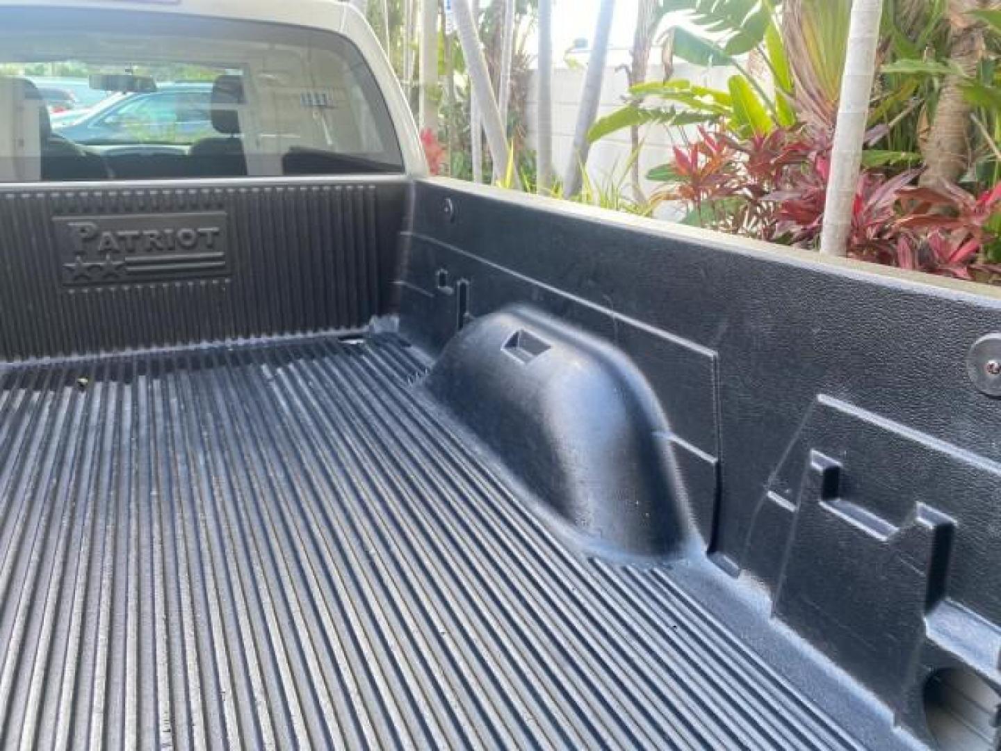 2006 Bright Silver Metallic /Med Slate Gray Dodge Dakota SLT CLUB CAB LOW MILES 55,990 (1D7HE42K06S) with an 3.7L V6 Magnum Engine engine, Automatic transmission, located at 4701 North Dixie Hwy, Pompano Beach, FL, 33064, (954) 422-2889, 26.240938, -80.123474 - OUR WEBPAGE FLORIDACARS1.COM HAS OVER 100 PHOTOS AND FREE CARFAX LINK 2006 DODGE DAKOTA SLT 1 OWNER CLUB CAB 4 DOOR ALL DOORS OPEN VIN: 1D7HE42K06S506201 1 D 7 H E 4 2 K 0 6 S 5 0 6 2 0 1 CLUB CAB PICKUP 3.7L V6 F OHV GASOLINE 22 MPG REAR WHEEL DRIVE Features ABS Brakes Air Conditioning Alloy Wheels- Photo#98