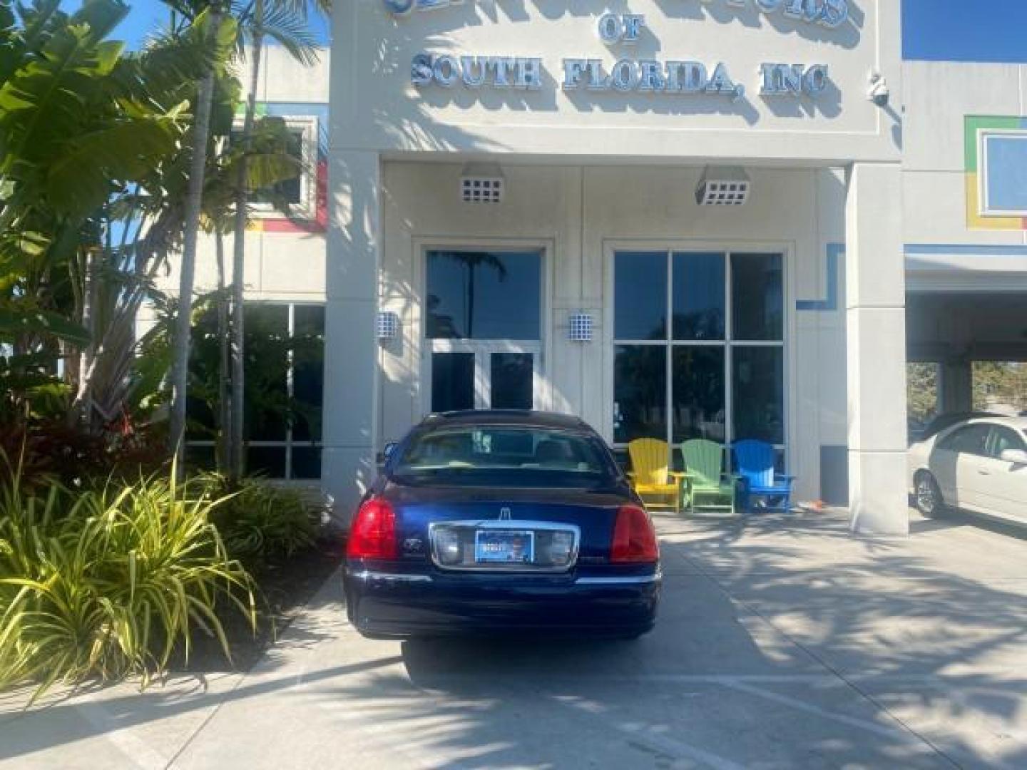 2008 Dark Blue Pearl Metallic /Light Camel Lincoln Town Car Limited LOW MILES 52,200 (2LNHM82V68X) with an 4.6L SOHC FFV V8 Engine engine, Automatic transmission, located at 4701 North Dixie Hwy, Pompano Beach, FL, 33064, (954) 422-2889, 26.240938, -80.123474 - OUR WEBPAGE FLORIDACARS1.COM HAS OVER 100 PHOTOS AND FREE CARFAX LINK 2008 LINCOLN TOWN CAR SIGNATURE LIMITED DARK BLUE PEARL METALLIC VIN: 2LNHM82V68X639586 2 L N H M 8 2 V 6 8 X 6 3 9 5 8 6 SEDAN 4 DR 4.6L V8 F SOHC FLEX FUEL 23 MPG REAR WHEEL DRIVE Features ABS Brakes Air Conditioning Alloy Wheel - Photo#92