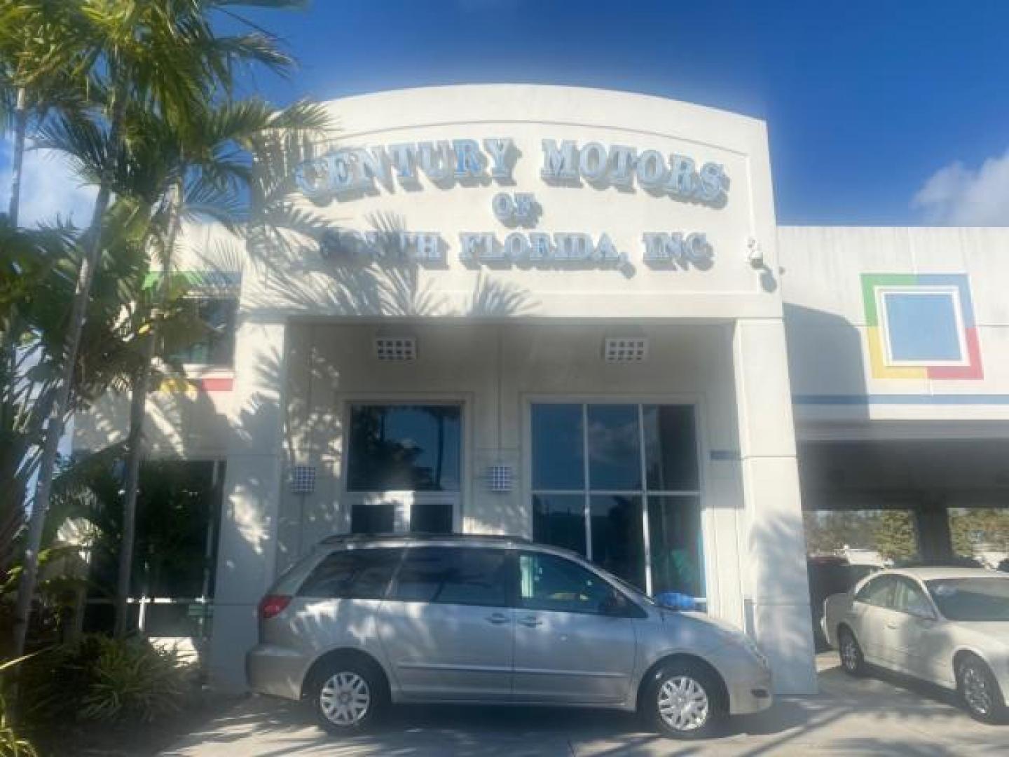 2010 Silver Pine Mica /Stone Toyota Sienna LE LOW MILES 41,871 1 OWNER 7 PASSENGER (5TDKK4CC9AS) with an 3.5L DOHC 24-Valve VVT-i V6 Engine engine, Automatic transmission, located at 4701 North Dixie Hwy, Pompano Beach, FL, 33064, (954) 422-2889, 26.240938, -80.123474 - OUR WEBPAGE FLORIDACARS1.COM HAS OVER 100 PHOTOS AND FREE CARFAX LINK 2010 TOYOTA SIENNA LE 7-PASSENGER 1 OWNER FLORIDA VIN: 5TDKK4CC9AS339371 5 T D K K 4 C C 9 A S 3 3 9 3 7 1 VAN 3.5L V6 F DOHC 24V GASOLINE 23 MPG FRONT WHEEL DRIVE Features ABS Brakes Air Conditioning AM/FM Stereo Automatic Transm - Photo#0