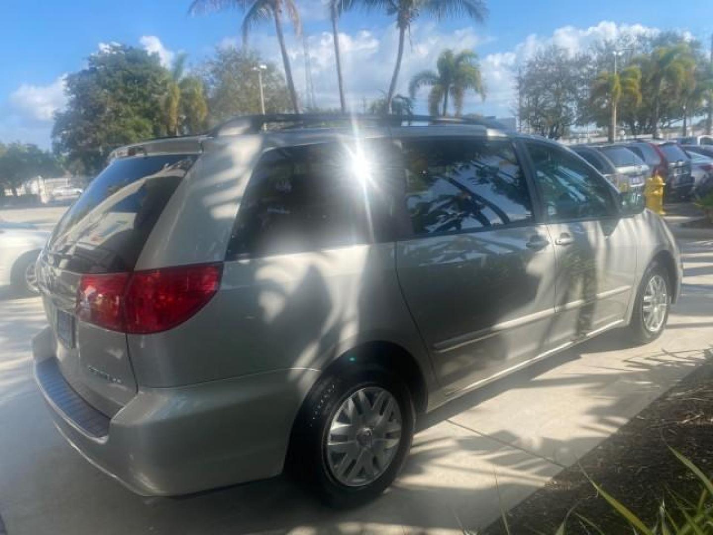 2010 Silver Pine Mica /Stone Toyota Sienna LE LOW MILES 41,871 1 OWNER 7 PASSENGER (5TDKK4CC9AS) with an 3.5L DOHC 24-Valve VVT-i V6 Engine engine, Automatic transmission, located at 4701 North Dixie Hwy, Pompano Beach, FL, 33064, (954) 422-2889, 26.240938, -80.123474 - OUR WEBPAGE FLORIDACARS1.COM HAS OVER 100 PHOTOS AND FREE CARFAX LINK 2010 TOYOTA SIENNA LE 7-PASSENGER 1 OWNER FLORIDA VIN: 5TDKK4CC9AS339371 5 T D K K 4 C C 9 A S 3 3 9 3 7 1 VAN 3.5L V6 F DOHC 24V GASOLINE 23 MPG FRONT WHEEL DRIVE Features ABS Brakes Air Conditioning AM/FM Stereo Automatic Transm - Photo#7