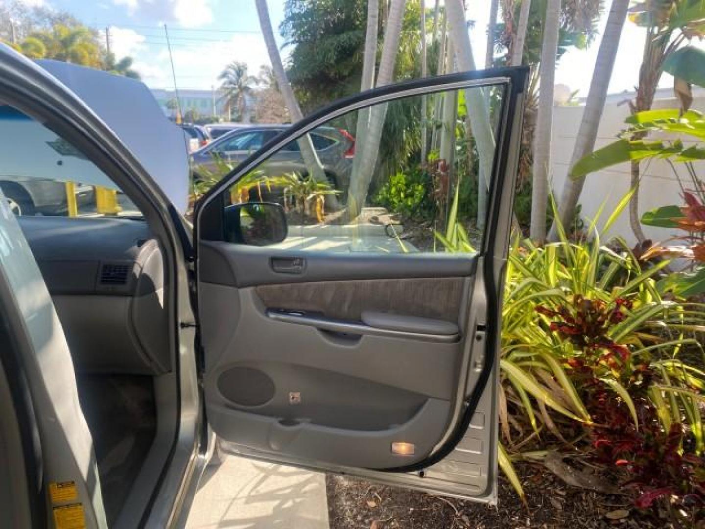 2010 Silver Pine Mica /Stone Toyota Sienna LE LOW MILES 41,871 1 OWNER 7 PASSENGER (5TDKK4CC9AS) with an 3.5L DOHC 24-Valve VVT-i V6 Engine engine, Automatic transmission, located at 4701 North Dixie Hwy, Pompano Beach, FL, 33064, (954) 422-2889, 26.240938, -80.123474 - OUR WEBPAGE FLORIDACARS1.COM HAS OVER 100 PHOTOS AND FREE CARFAX LINK 2010 TOYOTA SIENNA LE 7-PASSENGER 1 OWNER FLORIDA VIN: 5TDKK4CC9AS339371 5 T D K K 4 C C 9 A S 3 3 9 3 7 1 VAN 3.5L V6 F DOHC 24V GASOLINE 23 MPG FRONT WHEEL DRIVE Features ABS Brakes Air Conditioning AM/FM Stereo Automatic Transm - Photo#11