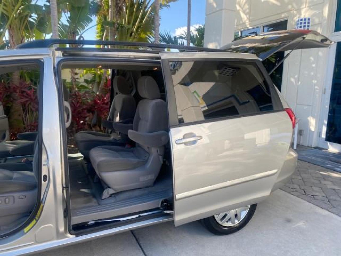 2010 Silver Pine Mica /Stone Toyota Sienna LE LOW MILES 41,871 1 OWNER 7 PASSENGER (5TDKK4CC9AS) with an 3.5L DOHC 24-Valve VVT-i V6 Engine engine, Automatic transmission, located at 4701 North Dixie Hwy, Pompano Beach, FL, 33064, (954) 422-2889, 26.240938, -80.123474 - OUR WEBPAGE FLORIDACARS1.COM HAS OVER 100 PHOTOS AND FREE CARFAX LINK 2010 TOYOTA SIENNA LE 7-PASSENGER 1 OWNER FLORIDA VIN: 5TDKK4CC9AS339371 5 T D K K 4 C C 9 A S 3 3 9 3 7 1 VAN 3.5L V6 F DOHC 24V GASOLINE 23 MPG FRONT WHEEL DRIVE Features ABS Brakes Air Conditioning AM/FM Stereo Automatic Transm - Photo#13