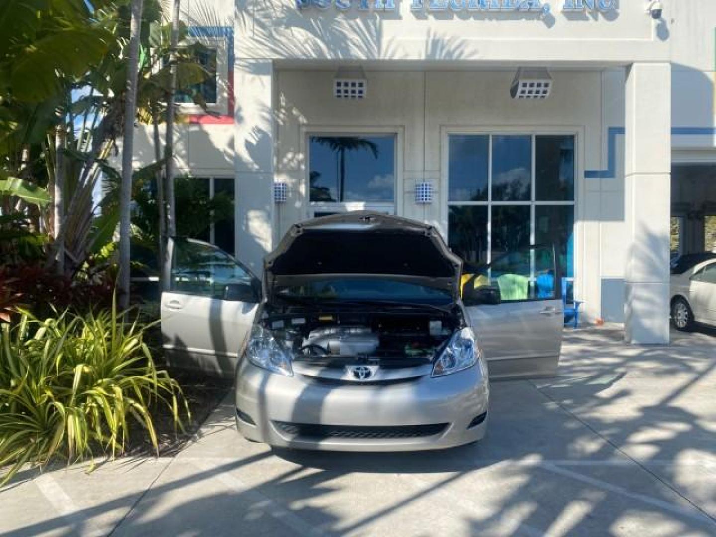 2010 Silver Pine Mica /Stone Toyota Sienna LE LOW MILES 41,871 1 OWNER 7 PASSENGER (5TDKK4CC9AS) with an 3.5L DOHC 24-Valve VVT-i V6 Engine engine, Automatic transmission, located at 4701 North Dixie Hwy, Pompano Beach, FL, 33064, (954) 422-2889, 26.240938, -80.123474 - OUR WEBPAGE FLORIDACARS1.COM HAS OVER 100 PHOTOS AND FREE CARFAX LINK 2010 TOYOTA SIENNA LE 7-PASSENGER 1 OWNER FLORIDA VIN: 5TDKK4CC9AS339371 5 T D K K 4 C C 9 A S 3 3 9 3 7 1 VAN 3.5L V6 F DOHC 24V GASOLINE 23 MPG FRONT WHEEL DRIVE Features ABS Brakes Air Conditioning AM/FM Stereo Automatic Transm - Photo#16