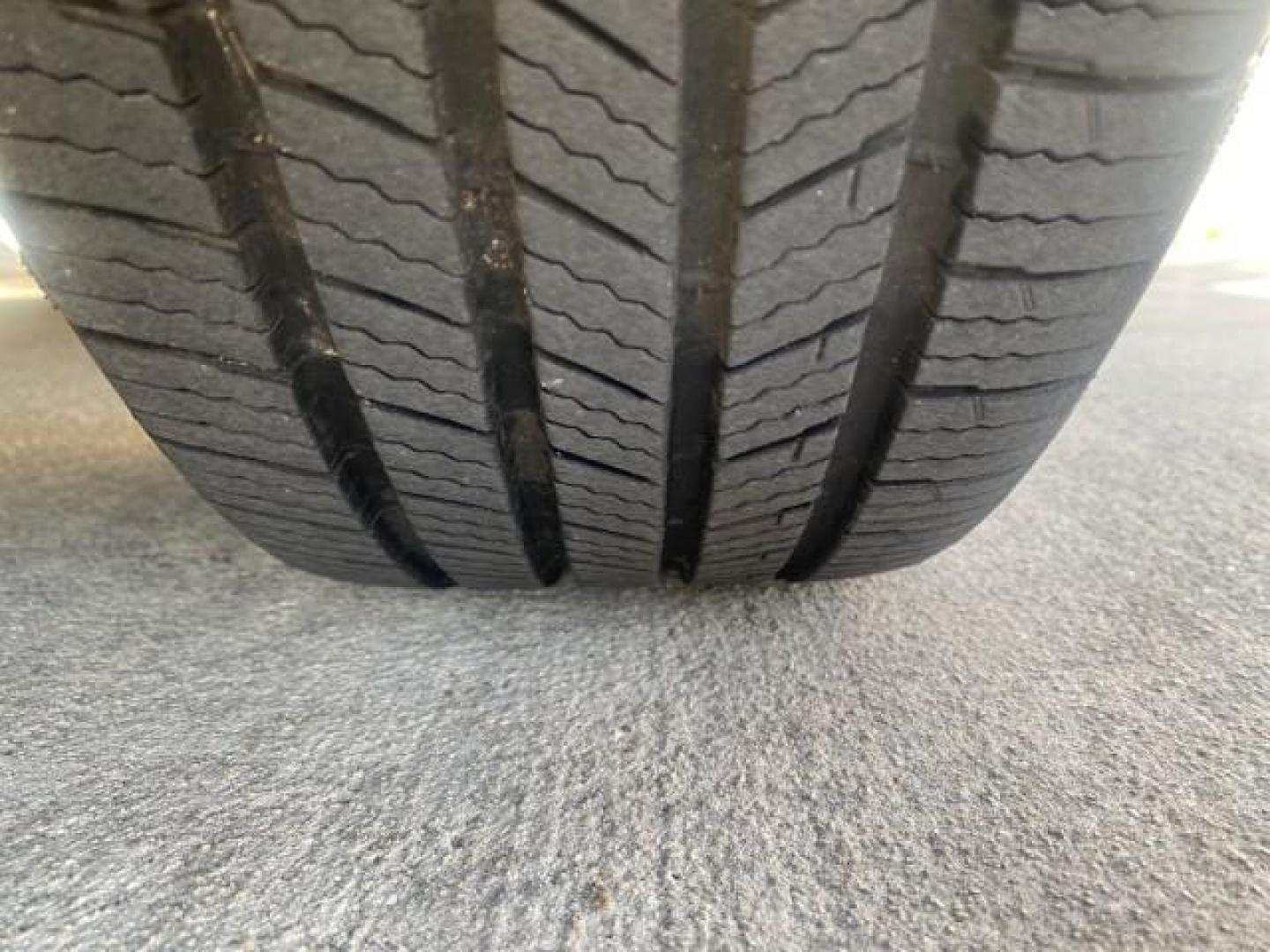 2010 Silver Pine Mica /Stone Toyota Sienna LE LOW MILES 41,871 1 OWNER 7 PASSENGER (5TDKK4CC9AS) with an 3.5L DOHC 24-Valve VVT-i V6 Engine engine, Automatic transmission, located at 4701 North Dixie Hwy, Pompano Beach, FL, 33064, (954) 422-2889, 26.240938, -80.123474 - OUR WEBPAGE FLORIDACARS1.COM HAS OVER 100 PHOTOS AND FREE CARFAX LINK 2010 TOYOTA SIENNA LE 7-PASSENGER 1 OWNER FLORIDA VIN: 5TDKK4CC9AS339371 5 T D K K 4 C C 9 A S 3 3 9 3 7 1 VAN 3.5L V6 F DOHC 24V GASOLINE 23 MPG FRONT WHEEL DRIVE Features ABS Brakes Air Conditioning AM/FM Stereo Automatic Transm - Photo#20