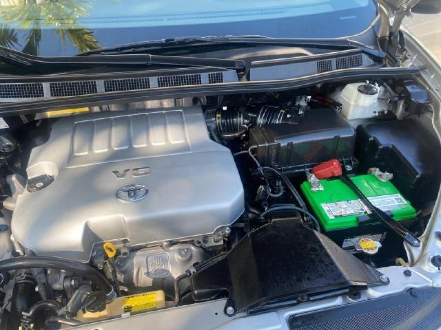 2010 Silver Pine Mica /Stone Toyota Sienna LE LOW MILES 41,871 1 OWNER 7 PASSENGER (5TDKK4CC9AS) with an 3.5L DOHC 24-Valve VVT-i V6 Engine engine, Automatic transmission, located at 4701 North Dixie Hwy, Pompano Beach, FL, 33064, (954) 422-2889, 26.240938, -80.123474 - OUR WEBPAGE FLORIDACARS1.COM HAS OVER 100 PHOTOS AND FREE CARFAX LINK 2010 TOYOTA SIENNA LE 7-PASSENGER 1 OWNER FLORIDA VIN: 5TDKK4CC9AS339371 5 T D K K 4 C C 9 A S 3 3 9 3 7 1 VAN 3.5L V6 F DOHC 24V GASOLINE 23 MPG FRONT WHEEL DRIVE Features ABS Brakes Air Conditioning AM/FM Stereo Automatic Transm - Photo#25