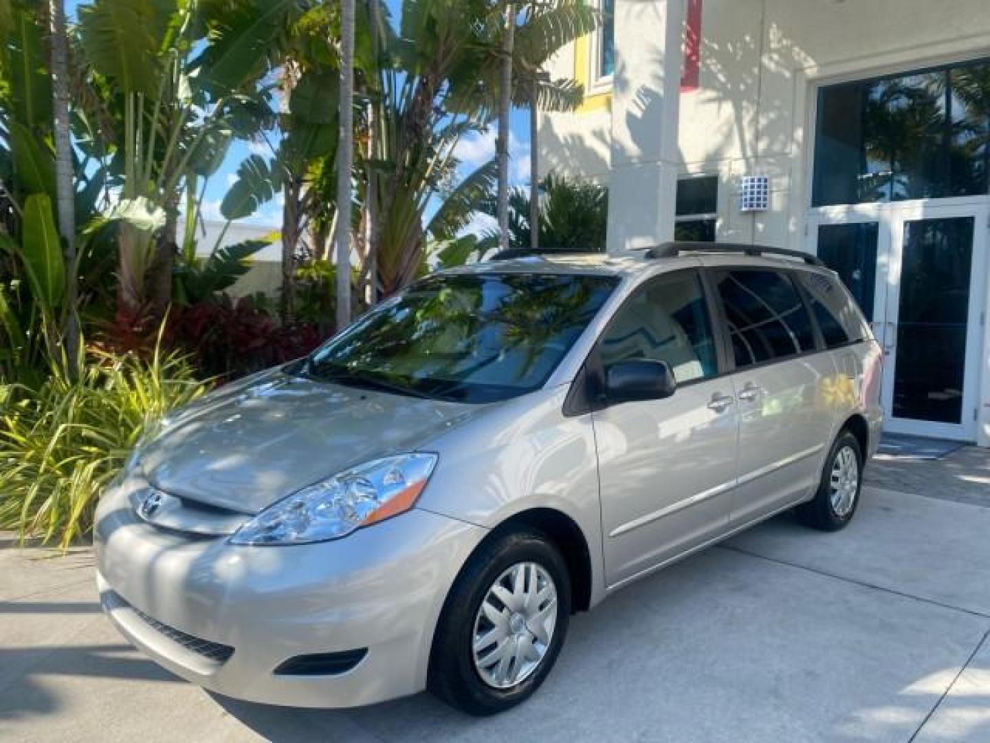 2010 Silver Pine Mica /Stone Toyota Sienna LE LOW MILES 41,871 1 OWNER 7 PASSENGER (5TDKK4CC9AS) with an 3.5L DOHC 24-Valve VVT-i V6 Engine engine, Automatic transmission, located at 4701 North Dixie Hwy, Pompano Beach, FL, 33064, (954) 422-2889, 26.240938, -80.123474 - OUR WEBPAGE FLORIDACARS1.COM HAS OVER 100 PHOTOS AND FREE CARFAX LINK 2010 TOYOTA SIENNA LE 7-PASSENGER 1 OWNER FLORIDA VIN: 5TDKK4CC9AS339371 5 T D K K 4 C C 9 A S 3 3 9 3 7 1 VAN 3.5L V6 F DOHC 24V GASOLINE 23 MPG FRONT WHEEL DRIVE Features ABS Brakes Air Conditioning AM/FM Stereo Automatic Transm - Photo#29