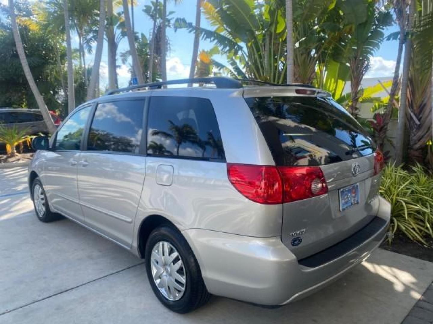 2010 Silver Pine Mica /Stone Toyota Sienna LE LOW MILES 41,871 1 OWNER 7 PASSENGER (5TDKK4CC9AS) with an 3.5L DOHC 24-Valve VVT-i V6 Engine engine, Automatic transmission, located at 4701 North Dixie Hwy, Pompano Beach, FL, 33064, (954) 422-2889, 26.240938, -80.123474 - OUR WEBPAGE FLORIDACARS1.COM HAS OVER 100 PHOTOS AND FREE CARFAX LINK 2010 TOYOTA SIENNA LE 7-PASSENGER 1 OWNER FLORIDA VIN: 5TDKK4CC9AS339371 5 T D K K 4 C C 9 A S 3 3 9 3 7 1 VAN 3.5L V6 F DOHC 24V GASOLINE 23 MPG FRONT WHEEL DRIVE Features ABS Brakes Air Conditioning AM/FM Stereo Automatic Transm - Photo#33