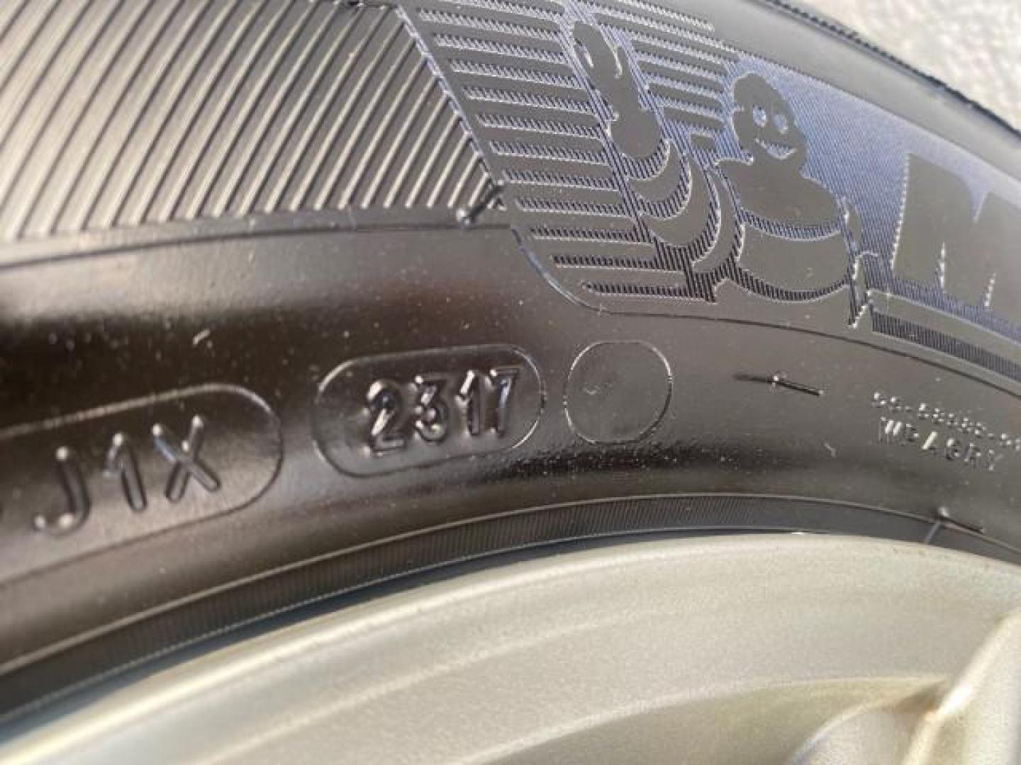 2010 Silver Pine Mica /Stone Toyota Sienna LE LOW MILES 41,871 1 OWNER 7 PASSENGER (5TDKK4CC9AS) with an 3.5L DOHC 24-Valve VVT-i V6 Engine engine, Automatic transmission, located at 4701 North Dixie Hwy, Pompano Beach, FL, 33064, (954) 422-2889, 26.240938, -80.123474 - OUR WEBPAGE FLORIDACARS1.COM HAS OVER 100 PHOTOS AND FREE CARFAX LINK 2010 TOYOTA SIENNA LE 7-PASSENGER 1 OWNER FLORIDA VIN: 5TDKK4CC9AS339371 5 T D K K 4 C C 9 A S 3 3 9 3 7 1 VAN 3.5L V6 F DOHC 24V GASOLINE 23 MPG FRONT WHEEL DRIVE Features ABS Brakes Air Conditioning AM/FM Stereo Automatic Transm - Photo#36