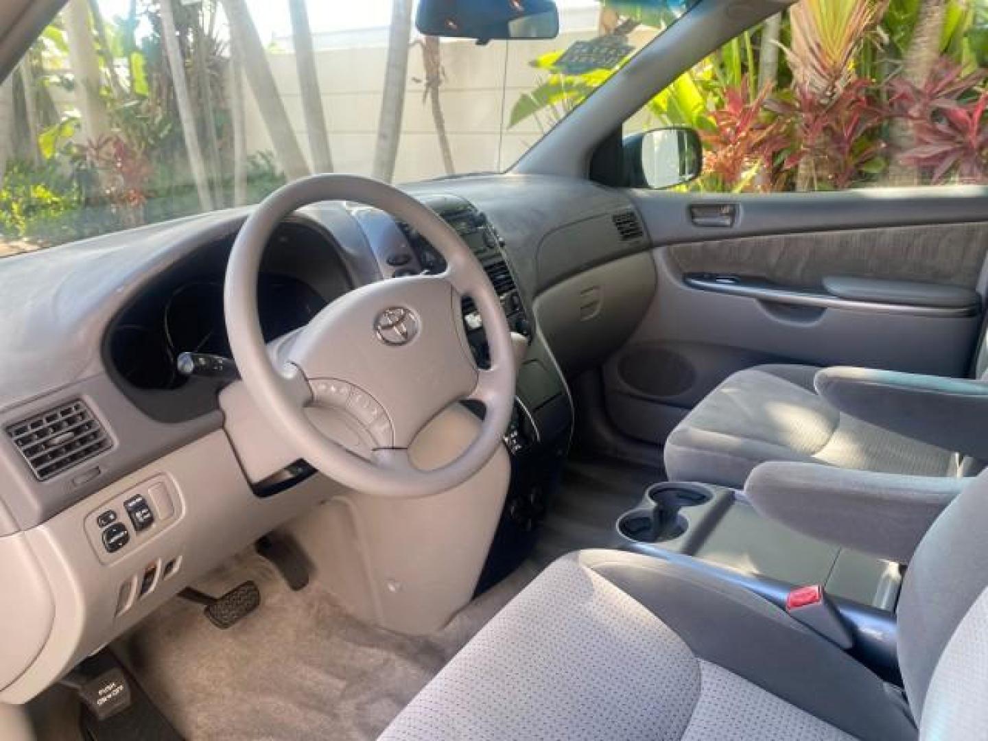 2010 Silver Pine Mica /Stone Toyota Sienna LE LOW MILES 41,871 1 OWNER 7 PASSENGER (5TDKK4CC9AS) with an 3.5L DOHC 24-Valve VVT-i V6 Engine engine, Automatic transmission, located at 4701 North Dixie Hwy, Pompano Beach, FL, 33064, (954) 422-2889, 26.240938, -80.123474 - OUR WEBPAGE FLORIDACARS1.COM HAS OVER 100 PHOTOS AND FREE CARFAX LINK 2010 TOYOTA SIENNA LE 7-PASSENGER 1 OWNER FLORIDA VIN: 5TDKK4CC9AS339371 5 T D K K 4 C C 9 A S 3 3 9 3 7 1 VAN 3.5L V6 F DOHC 24V GASOLINE 23 MPG FRONT WHEEL DRIVE Features ABS Brakes Air Conditioning AM/FM Stereo Automatic Transm - Photo#46