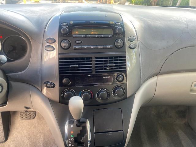 2010 Desert Sand Mica /Stone Toyota Sienna LE LOW MILES 41,871 1 OWNER 7 PASSENGER (5TDKK4CC9AS) with an 3.5L DOHC 24-Valve VVT-i V6 Engine engine, Automatic transmission, located at 4701 North Dixie Hwy, Pompano Beach, FL, 33064, (954) 422-2889, 26.240938, -80.123474 - OUR WEBPAGE FLORIDACARS1.COM HAS OVER 100 PHOTOS AND FREE CARFAX LINK 2010 TOYOTA SIENNA LE 7-PASSENGER 1 OWNER FLORIDA VIN: 5TDKK4CC9AS339371 5 T D K K 4 C C 9 A S 3 3 9 3 7 1 VAN 3.5L V6 F DOHC 24V GASOLINE 23 MPG FRONT WHEEL DRIVE Features ABS Brakes Air Conditioning AM/FM Stereo Automatic Transm - Photo#56