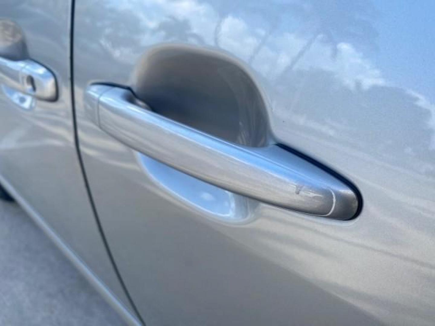 2010 Silver Pine Mica /Stone Toyota Sienna LE LOW MILES 41,871 1 OWNER 7 PASSENGER (5TDKK4CC9AS) with an 3.5L DOHC 24-Valve VVT-i V6 Engine engine, Automatic transmission, located at 4701 North Dixie Hwy, Pompano Beach, FL, 33064, (954) 422-2889, 26.240938, -80.123474 - OUR WEBPAGE FLORIDACARS1.COM HAS OVER 100 PHOTOS AND FREE CARFAX LINK 2010 TOYOTA SIENNA LE 7-PASSENGER 1 OWNER FLORIDA VIN: 5TDKK4CC9AS339371 5 T D K K 4 C C 9 A S 3 3 9 3 7 1 VAN 3.5L V6 F DOHC 24V GASOLINE 23 MPG FRONT WHEEL DRIVE Features ABS Brakes Air Conditioning AM/FM Stereo Automatic Transm - Photo#73