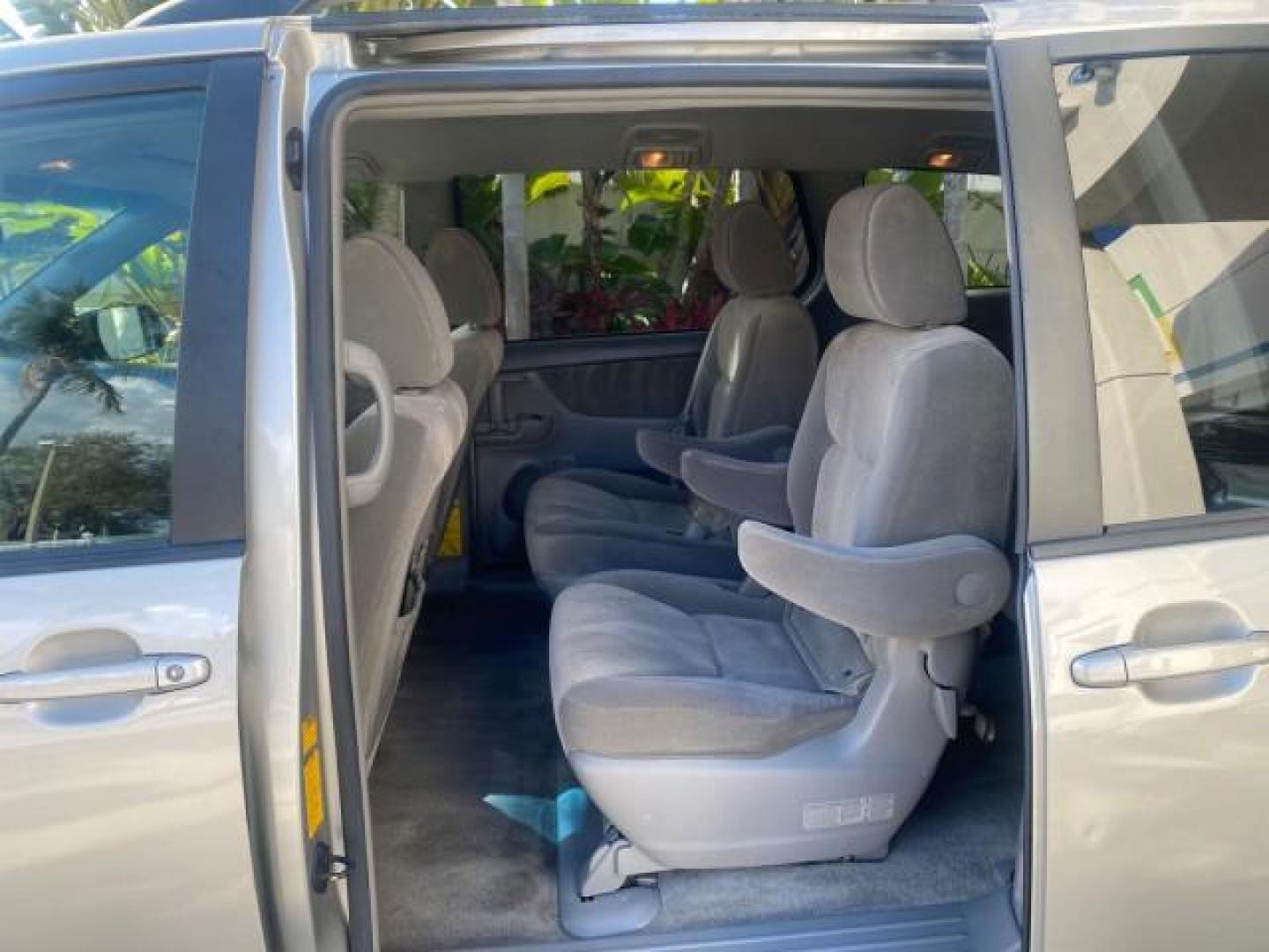 2010 Silver Pine Mica /Stone Toyota Sienna LE LOW MILES 41,871 1 OWNER 7 PASSENGER (5TDKK4CC9AS) with an 3.5L DOHC 24-Valve VVT-i V6 Engine engine, Automatic transmission, located at 4701 North Dixie Hwy, Pompano Beach, FL, 33064, (954) 422-2889, 26.240938, -80.123474 - OUR WEBPAGE FLORIDACARS1.COM HAS OVER 100 PHOTOS AND FREE CARFAX LINK 2010 TOYOTA SIENNA LE 7-PASSENGER 1 OWNER FLORIDA VIN: 5TDKK4CC9AS339371 5 T D K K 4 C C 9 A S 3 3 9 3 7 1 VAN 3.5L V6 F DOHC 24V GASOLINE 23 MPG FRONT WHEEL DRIVE Features ABS Brakes Air Conditioning AM/FM Stereo Automatic Transm - Photo#75