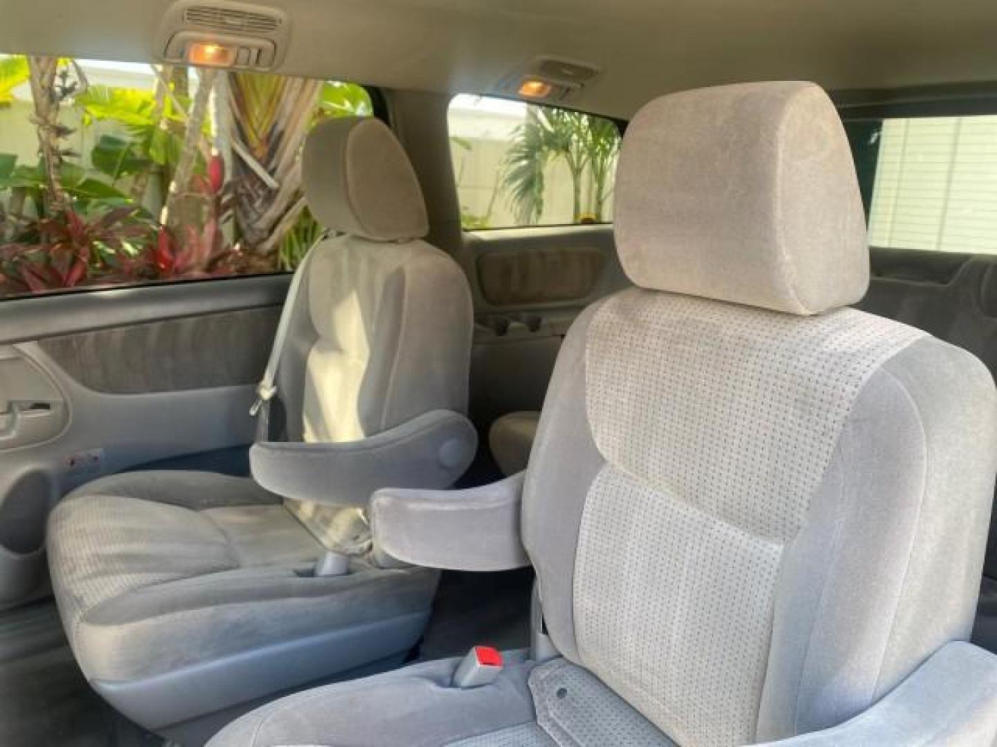 2010 Silver Pine Mica /Stone Toyota Sienna LE LOW MILES 41,871 1 OWNER 7 PASSENGER (5TDKK4CC9AS) with an 3.5L DOHC 24-Valve VVT-i V6 Engine engine, Automatic transmission, located at 4701 North Dixie Hwy, Pompano Beach, FL, 33064, (954) 422-2889, 26.240938, -80.123474 - OUR WEBPAGE FLORIDACARS1.COM HAS OVER 100 PHOTOS AND FREE CARFAX LINK 2010 TOYOTA SIENNA LE 7-PASSENGER 1 OWNER FLORIDA VIN: 5TDKK4CC9AS339371 5 T D K K 4 C C 9 A S 3 3 9 3 7 1 VAN 3.5L V6 F DOHC 24V GASOLINE 23 MPG FRONT WHEEL DRIVE Features ABS Brakes Air Conditioning AM/FM Stereo Automatic Transm - Photo#77