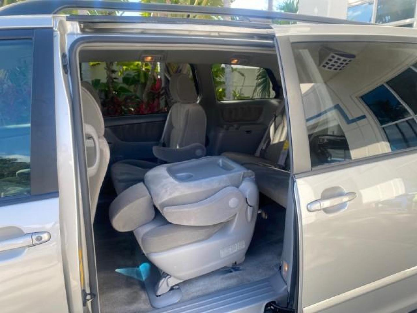 2010 Silver Pine Mica /Stone Toyota Sienna LE LOW MILES 41,871 1 OWNER 7 PASSENGER (5TDKK4CC9AS) with an 3.5L DOHC 24-Valve VVT-i V6 Engine engine, Automatic transmission, located at 4701 North Dixie Hwy, Pompano Beach, FL, 33064, (954) 422-2889, 26.240938, -80.123474 - OUR WEBPAGE FLORIDACARS1.COM HAS OVER 100 PHOTOS AND FREE CARFAX LINK 2010 TOYOTA SIENNA LE 7-PASSENGER 1 OWNER FLORIDA VIN: 5TDKK4CC9AS339371 5 T D K K 4 C C 9 A S 3 3 9 3 7 1 VAN 3.5L V6 F DOHC 24V GASOLINE 23 MPG FRONT WHEEL DRIVE Features ABS Brakes Air Conditioning AM/FM Stereo Automatic Transm - Photo#78