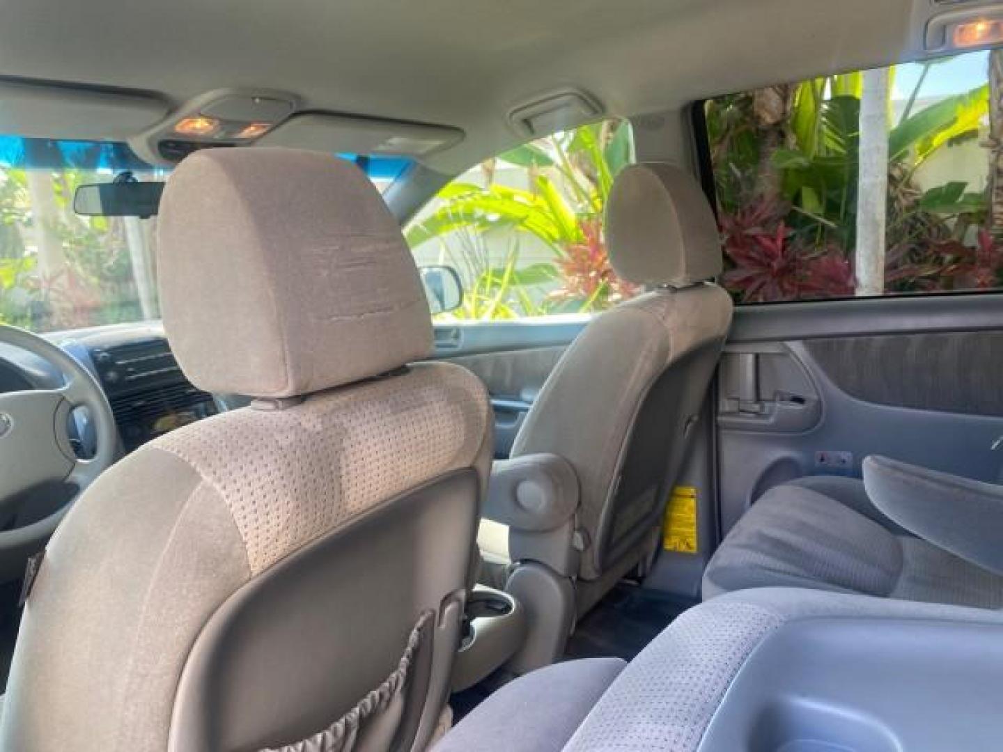 2010 Silver Pine Mica /Stone Toyota Sienna LE LOW MILES 41,871 1 OWNER 7 PASSENGER (5TDKK4CC9AS) with an 3.5L DOHC 24-Valve VVT-i V6 Engine engine, Automatic transmission, located at 4701 North Dixie Hwy, Pompano Beach, FL, 33064, (954) 422-2889, 26.240938, -80.123474 - OUR WEBPAGE FLORIDACARS1.COM HAS OVER 100 PHOTOS AND FREE CARFAX LINK 2010 TOYOTA SIENNA LE 7-PASSENGER 1 OWNER FLORIDA VIN: 5TDKK4CC9AS339371 5 T D K K 4 C C 9 A S 3 3 9 3 7 1 VAN 3.5L V6 F DOHC 24V GASOLINE 23 MPG FRONT WHEEL DRIVE Features ABS Brakes Air Conditioning AM/FM Stereo Automatic Transm - Photo#84
