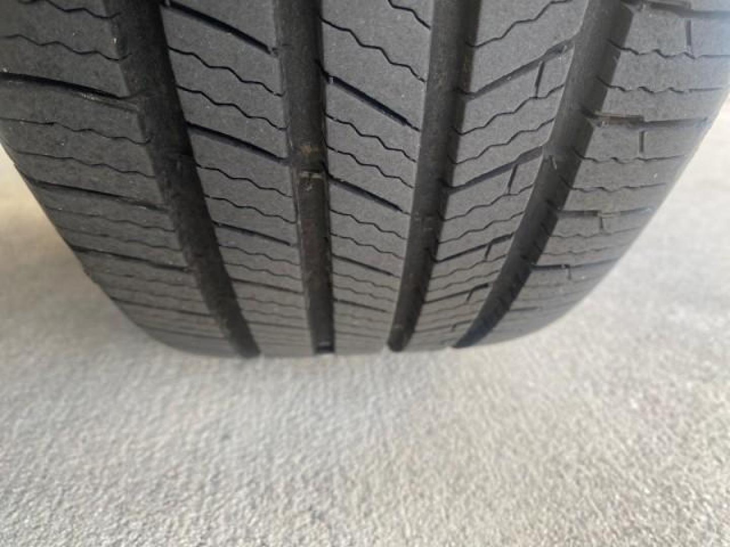 2010 Silver Pine Mica /Stone Toyota Sienna LE LOW MILES 41,871 1 OWNER 7 PASSENGER (5TDKK4CC9AS) with an 3.5L DOHC 24-Valve VVT-i V6 Engine engine, Automatic transmission, located at 4701 North Dixie Hwy, Pompano Beach, FL, 33064, (954) 422-2889, 26.240938, -80.123474 - OUR WEBPAGE FLORIDACARS1.COM HAS OVER 100 PHOTOS AND FREE CARFAX LINK 2010 TOYOTA SIENNA LE 7-PASSENGER 1 OWNER FLORIDA VIN: 5TDKK4CC9AS339371 5 T D K K 4 C C 9 A S 3 3 9 3 7 1 VAN 3.5L V6 F DOHC 24V GASOLINE 23 MPG FRONT WHEEL DRIVE Features ABS Brakes Air Conditioning AM/FM Stereo Automatic Transm - Photo#95