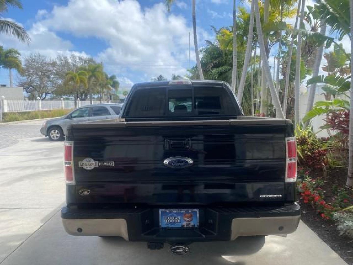 2013 Tuxedo Black Metallic /Chaparral w/Pale Adobe Interior Ford F-150 King Ranch LOW MILES 60,151 1 OWNER (1FTFW1CF6DK) with an 5.0L V8 FFV Engine engine, Automatic transmission, located at 4701 North Dixie Hwy, Pompano Beach, FL, 33064, (954) 422-2889, 26.240938, -80.123474 - OUR WEBPAGE FLORIDACARS1.COM HAS OVER 100 PHOTOS AND FREE CARFAX LINK 2013 FORD F-150 KING RANCH 1 OWNER FLORIDA SUNROOF LOADED VIN: 1FTFW1CF6DKF83375 1 F T F W 1 C F 6 D K F 8 3 3 7 5 CREW PICKUP 5.0L V8 F DOHC 32V FLEX FUEL 21 MPG REAR WHEEL DRIVE Features A/C Seat(s) ABS Brakes Air Conditioning A - Photo#7