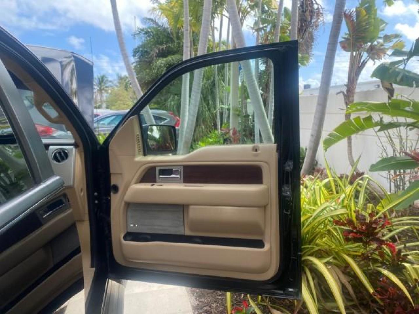 2013 Tuxedo Black Metallic /Chaparral w/Pale Adobe Interior Ford F-150 King Ranch LOW MILES 60,151 1 OWNER (1FTFW1CF6DK) with an 5.0L V8 FFV Engine engine, Automatic transmission, located at 4701 North Dixie Hwy, Pompano Beach, FL, 33064, (954) 422-2889, 26.240938, -80.123474 - OUR WEBPAGE FLORIDACARS1.COM HAS OVER 100 PHOTOS AND FREE CARFAX LINK 2013 FORD F-150 KING RANCH 1 OWNER FLORIDA SUNROOF LOADED VIN: 1FTFW1CF6DKF83375 1 F T F W 1 C F 6 D K F 8 3 3 7 5 CREW PICKUP 5.0L V8 F DOHC 32V FLEX FUEL 21 MPG REAR WHEEL DRIVE Features A/C Seat(s) ABS Brakes Air Conditioning A - Photo#12
