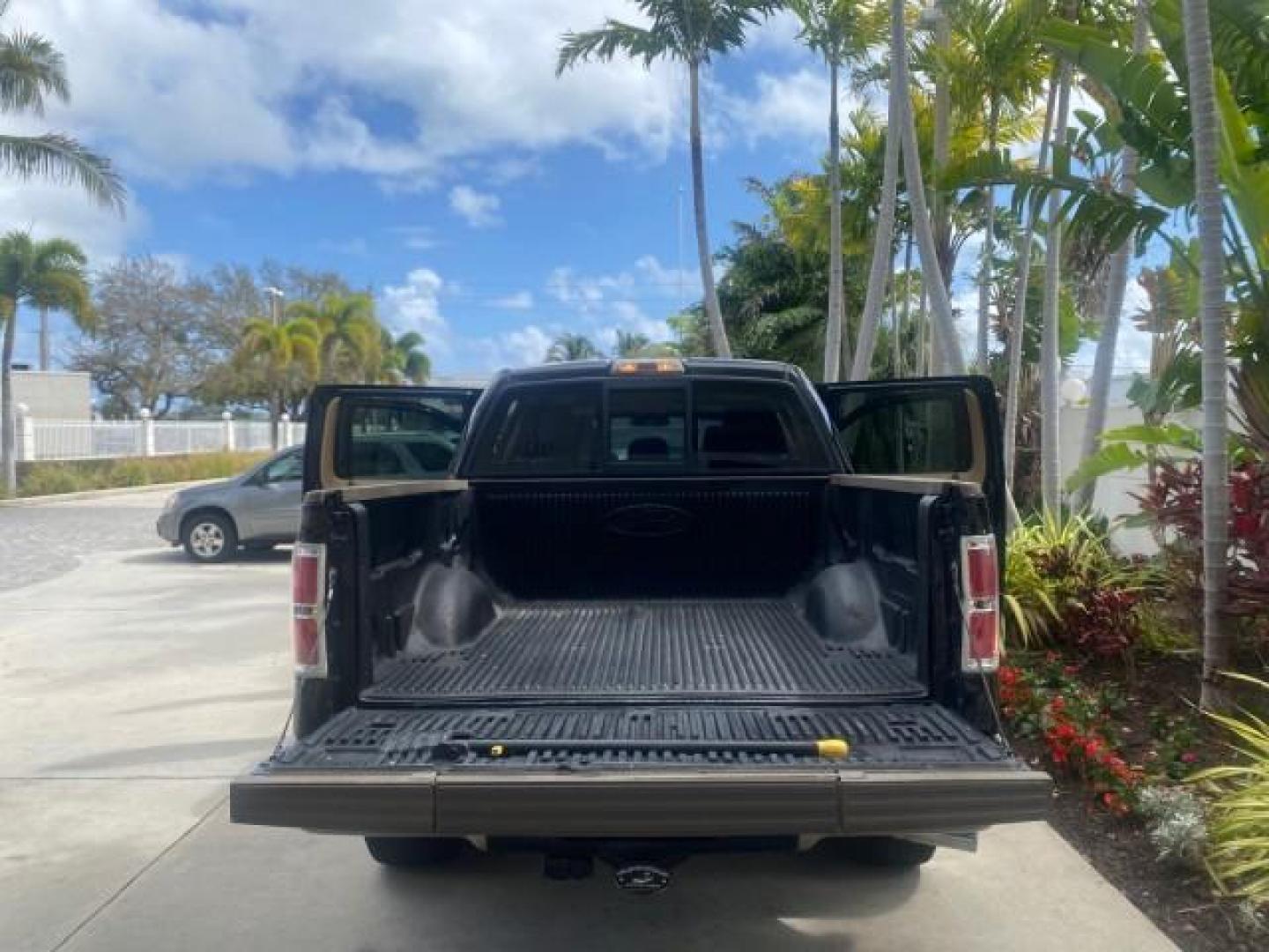 2013 Tuxedo Black Metallic /Chaparral w/Pale Adobe Interior Ford F-150 King Ranch LOW MILES 60,151 1 OWNER (1FTFW1CF6DK) with an 5.0L V8 FFV Engine engine, Automatic transmission, located at 4701 North Dixie Hwy, Pompano Beach, FL, 33064, (954) 422-2889, 26.240938, -80.123474 - OUR WEBPAGE FLORIDACARS1.COM HAS OVER 100 PHOTOS AND FREE CARFAX LINK 2013 FORD F-150 KING RANCH 1 OWNER FLORIDA SUNROOF LOADED VIN: 1FTFW1CF6DKF83375 1 F T F W 1 C F 6 D K F 8 3 3 7 5 CREW PICKUP 5.0L V8 F DOHC 32V FLEX FUEL 21 MPG REAR WHEEL DRIVE Features A/C Seat(s) ABS Brakes Air Conditioning A - Photo#16
