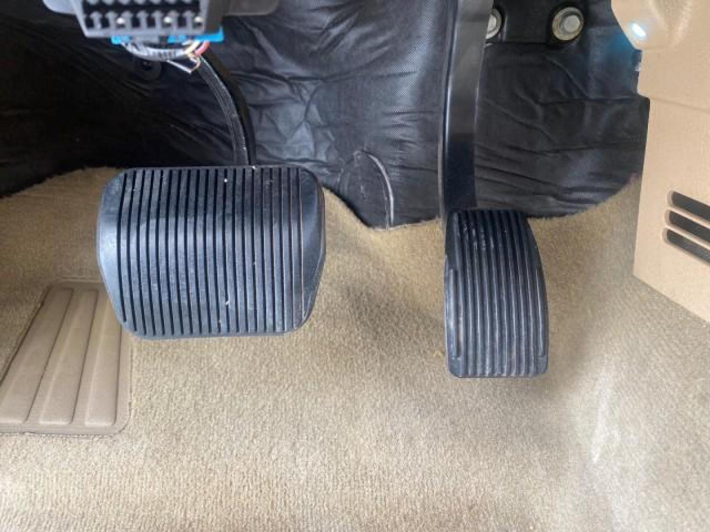 2013 Tuxedo Black Metallic /Chaparral w/Pale Adobe Interior Ford F-150 King Ranch LOW MILES 60,151 1 OWNER (1FTFW1CF6DK) with an 5.0L V8 FFV Engine engine, Automatic transmission, located at 4701 North Dixie Hwy, Pompano Beach, FL, 33064, (954) 422-2889, 26.240938, -80.123474 - OUR WEBPAGE FLORIDACARS1.COM HAS OVER 100 PHOTOS AND FREE CARFAX LINK 2013 FORD F-150 KING RANCH 1 OWNER FLORIDA SUNROOF LOADED VIN: 1FTFW1CF6DKF83375 1 F T F W 1 C F 6 D K F 8 3 3 7 5 CREW PICKUP 5.0L V8 F DOHC 32V FLEX FUEL 21 MPG REAR WHEEL DRIVE Features A/C Seat(s) ABS Brakes Air Conditioning A - Photo#56