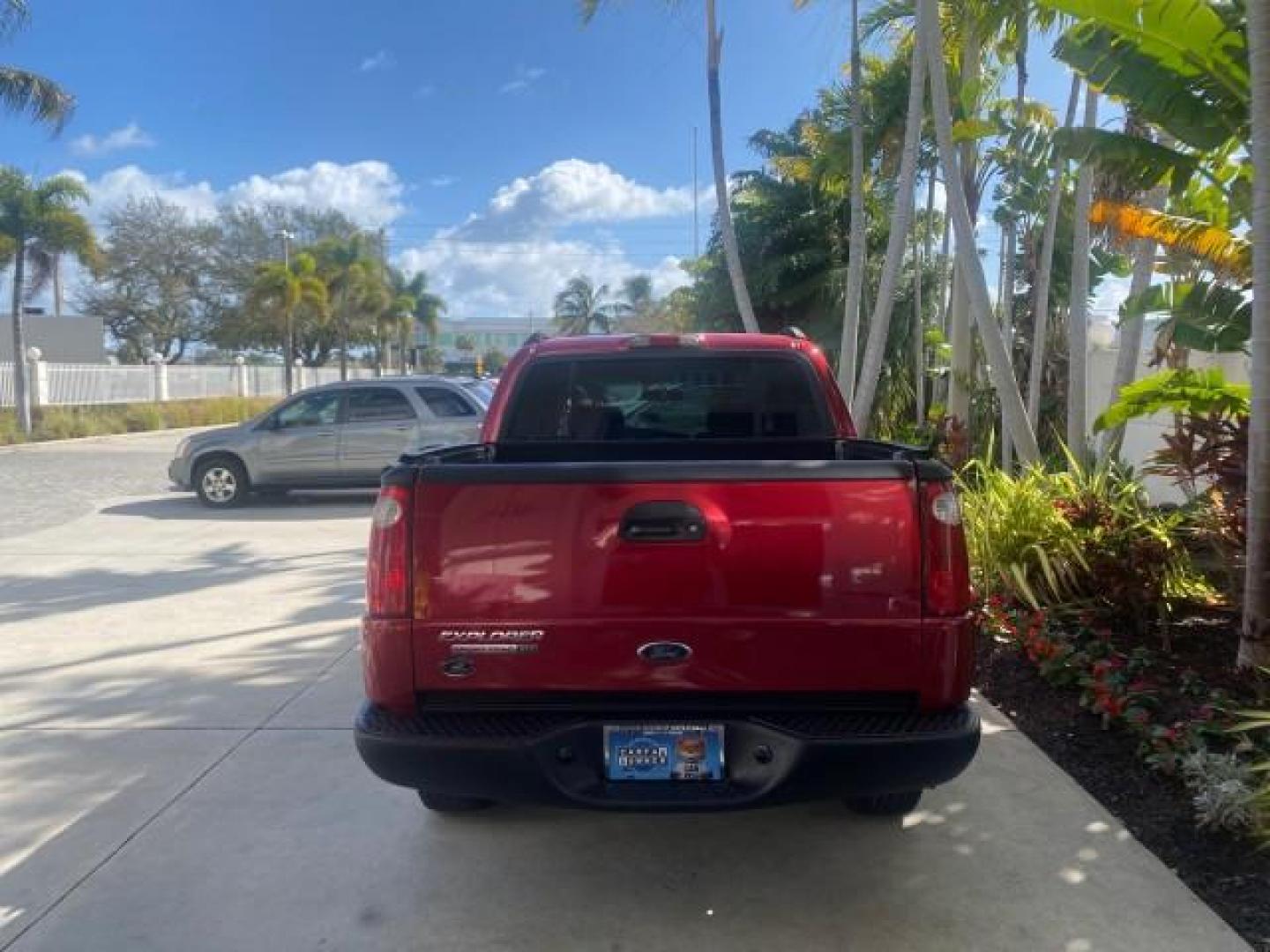 2005 Bright Red /Medium Dark Flint Ford Explorer Sport Trac PU XLS LOW MILES 72,457 (1FMZU67K85U) with an 4.0L SOHC V6 Engine engine, Automatic transmission, located at 4701 North Dixie Hwy, Pompano Beach, FL, 33064, (954) 422-2889, 26.240938, -80.123474 - OUR WEBPAGE FLORIDACARS1.COM HAS OVER 100 PHOTOS AND FREE CARFAX LINK 2005 FORD EXPLORER SPORT TRAC XLS PICKUP VIN: 1FMZU67K85UB51993 1 F M Z U 6 7 K 8 5 U B 5 1 9 9 3 SPORT PICKUP 4.0L V6 F FLEX FUEL 21 MPG REAR WHEEL DRIVE Features ABS Brakes Air Conditioning Alloy Wheels AM/FM Stereo Automatic Tr - Photo#34