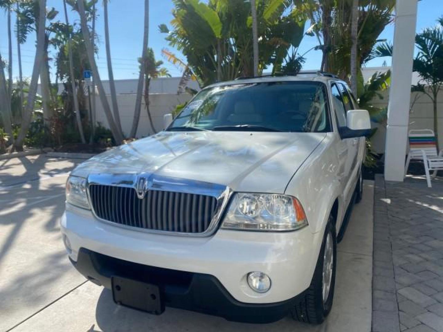 2003 Ceramic White /Light Parchment Lincoln Aviator Premium 4WD SUNROOF (5LMEU78H03Z) with an 4.6L DOHC 32-Valve V8 Engine engine, Automatic transmission, located at 4701 North Dixie Hwy, Pompano Beach, FL, 33064, (954) 422-2889, 26.240938, -80.123474 - OUR WEBPAGE FLORIDACARS1.COM HAS OVER 100 PHOTOS AND FREE CARFAX LINK 2003 LINCOLN AVIATOR PREMIUM 4WD SUNROOF $45,120 NEW TIRES LOOK VERY NICE VIN: 5LMEU78H03ZJ14425 5 L M E U 7 8 H 0 3 Z J 1 4 4 2 5 4 DOOR WAGON/SPORT UTILITY 4.6L V8 F DOHC GASOLINE 18 MPG REAR WHEEL DRIVE W/ 4X4 Features 4WD/AWD - Photo#3