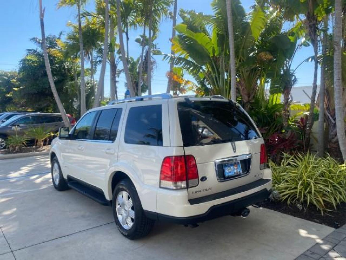 2003 Ceramic White /Light Parchment Lincoln Aviator Premium 4WD SUNROOF (5LMEU78H03Z) with an 4.6L DOHC 32-Valve V8 Engine engine, Automatic transmission, located at 4701 North Dixie Hwy, Pompano Beach, FL, 33064, (954) 422-2889, 26.240938, -80.123474 - OUR WEBPAGE FLORIDACARS1.COM HAS OVER 100 PHOTOS AND FREE CARFAX LINK 2003 LINCOLN AVIATOR PREMIUM 4WD SUNROOF $45,120 NEW TIRES LOOK VERY NICE VIN: 5LMEU78H03ZJ14425 5 L M E U 7 8 H 0 3 Z J 1 4 4 2 5 4 DOOR WAGON/SPORT UTILITY 4.6L V8 F DOHC GASOLINE 18 MPG REAR WHEEL DRIVE W/ 4X4 Features 4WD/AWD - Photo#5