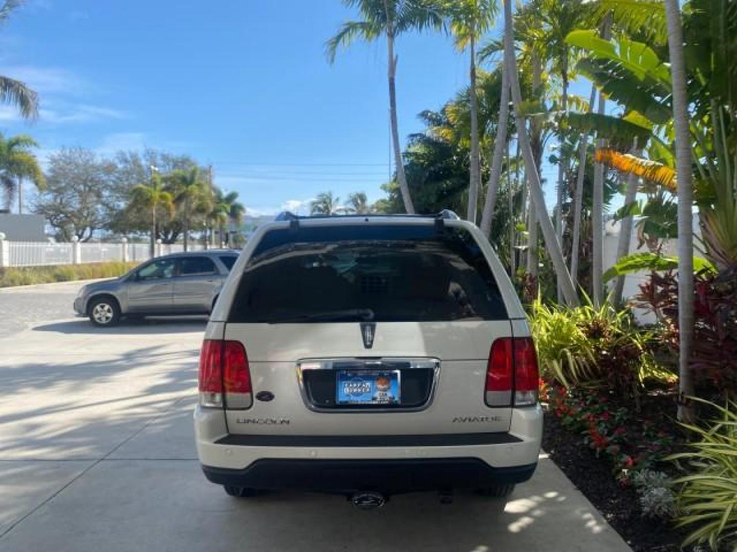 2003 Ceramic White /Light Parchment Lincoln Aviator Premium 4WD SUNROOF (5LMEU78H03Z) with an 4.6L DOHC 32-Valve V8 Engine engine, Automatic transmission, located at 4701 North Dixie Hwy, Pompano Beach, FL, 33064, (954) 422-2889, 26.240938, -80.123474 - OUR WEBPAGE FLORIDACARS1.COM HAS OVER 100 PHOTOS AND FREE CARFAX LINK 2003 LINCOLN AVIATOR PREMIUM 4WD SUNROOF $45,120 NEW TIRES LOOK VERY NICE VIN: 5LMEU78H03ZJ14425 5 L M E U 7 8 H 0 3 Z J 1 4 4 2 5 4 DOOR WAGON/SPORT UTILITY 4.6L V8 F DOHC GASOLINE 18 MPG REAR WHEEL DRIVE W/ 4X4 Features 4WD/AWD - Photo#6