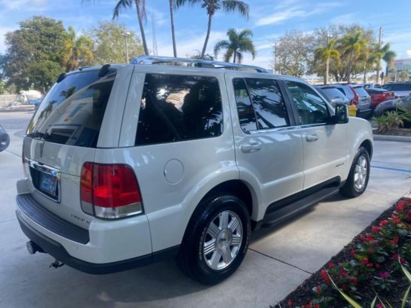 2003 Ceramic White /Light Parchment Lincoln Aviator Premium 4WD SUNROOF (5LMEU78H03Z) with an 4.6L DOHC 32-Valve V8 Engine engine, Automatic transmission, located at 4701 North Dixie Hwy, Pompano Beach, FL, 33064, (954) 422-2889, 26.240938, -80.123474 - OUR WEBPAGE FLORIDACARS1.COM HAS OVER 100 PHOTOS AND FREE CARFAX LINK 2003 LINCOLN AVIATOR PREMIUM 4WD SUNROOF $45,120 NEW TIRES LOOK VERY NICE VIN: 5LMEU78H03ZJ14425 5 L M E U 7 8 H 0 3 Z J 1 4 4 2 5 4 DOOR WAGON/SPORT UTILITY 4.6L V8 F DOHC GASOLINE 18 MPG REAR WHEEL DRIVE W/ 4X4 Features 4WD/AWD - Photo#7