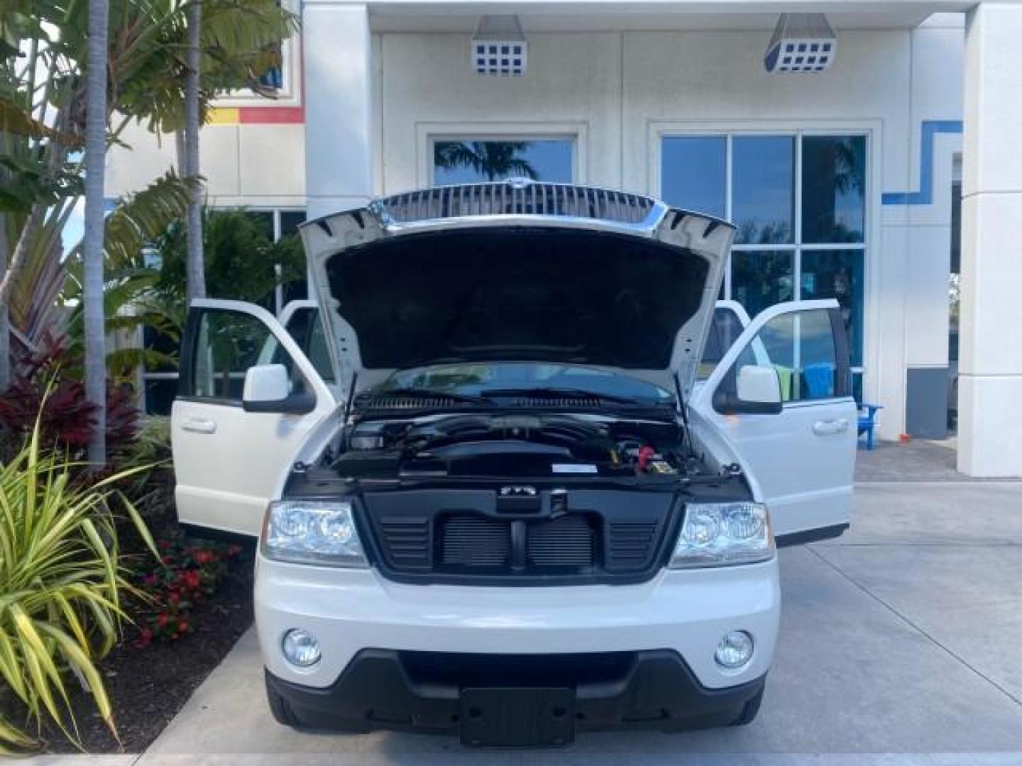 2003 Ceramic White /Light Parchment Lincoln Aviator Premium 4WD SUNROOF (5LMEU78H03Z) with an 4.6L DOHC 32-Valve V8 Engine engine, Automatic transmission, located at 4701 North Dixie Hwy, Pompano Beach, FL, 33064, (954) 422-2889, 26.240938, -80.123474 - OUR WEBPAGE FLORIDACARS1.COM HAS OVER 100 PHOTOS AND FREE CARFAX LINK 2003 LINCOLN AVIATOR PREMIUM 4WD SUNROOF $45,120 NEW TIRES LOOK VERY NICE VIN: 5LMEU78H03ZJ14425 5 L M E U 7 8 H 0 3 Z J 1 4 4 2 5 4 DOOR WAGON/SPORT UTILITY 4.6L V8 F DOHC GASOLINE 18 MPG REAR WHEEL DRIVE W/ 4X4 Features 4WD/AWD - Photo#17