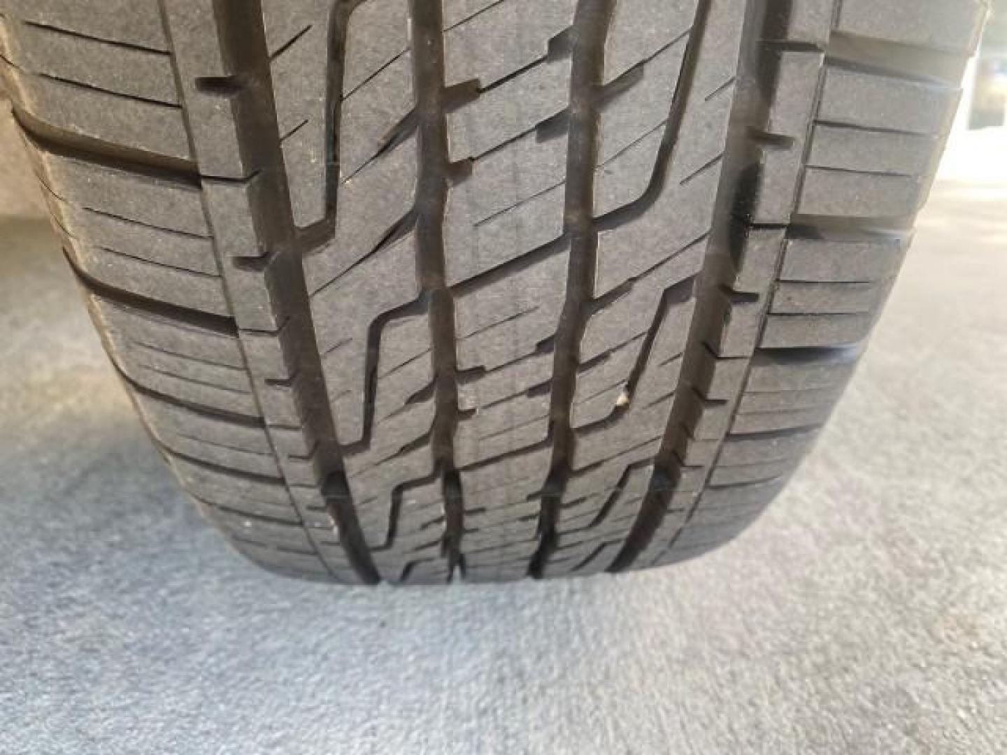 2003 Ceramic White /Light Parchment Lincoln Aviator Premium 4WD SUNROOF (5LMEU78H03Z) with an 4.6L DOHC 32-Valve V8 Engine engine, Automatic transmission, located at 4701 North Dixie Hwy, Pompano Beach, FL, 33064, (954) 422-2889, 26.240938, -80.123474 - OUR WEBPAGE FLORIDACARS1.COM HAS OVER 100 PHOTOS AND FREE CARFAX LINK 2003 LINCOLN AVIATOR PREMIUM 4WD SUNROOF $45,120 NEW TIRES LOOK VERY NICE VIN: 5LMEU78H03ZJ14425 5 L M E U 7 8 H 0 3 Z J 1 4 4 2 5 4 DOOR WAGON/SPORT UTILITY 4.6L V8 F DOHC GASOLINE 18 MPG REAR WHEEL DRIVE W/ 4X4 Features 4WD/AWD - Photo#20