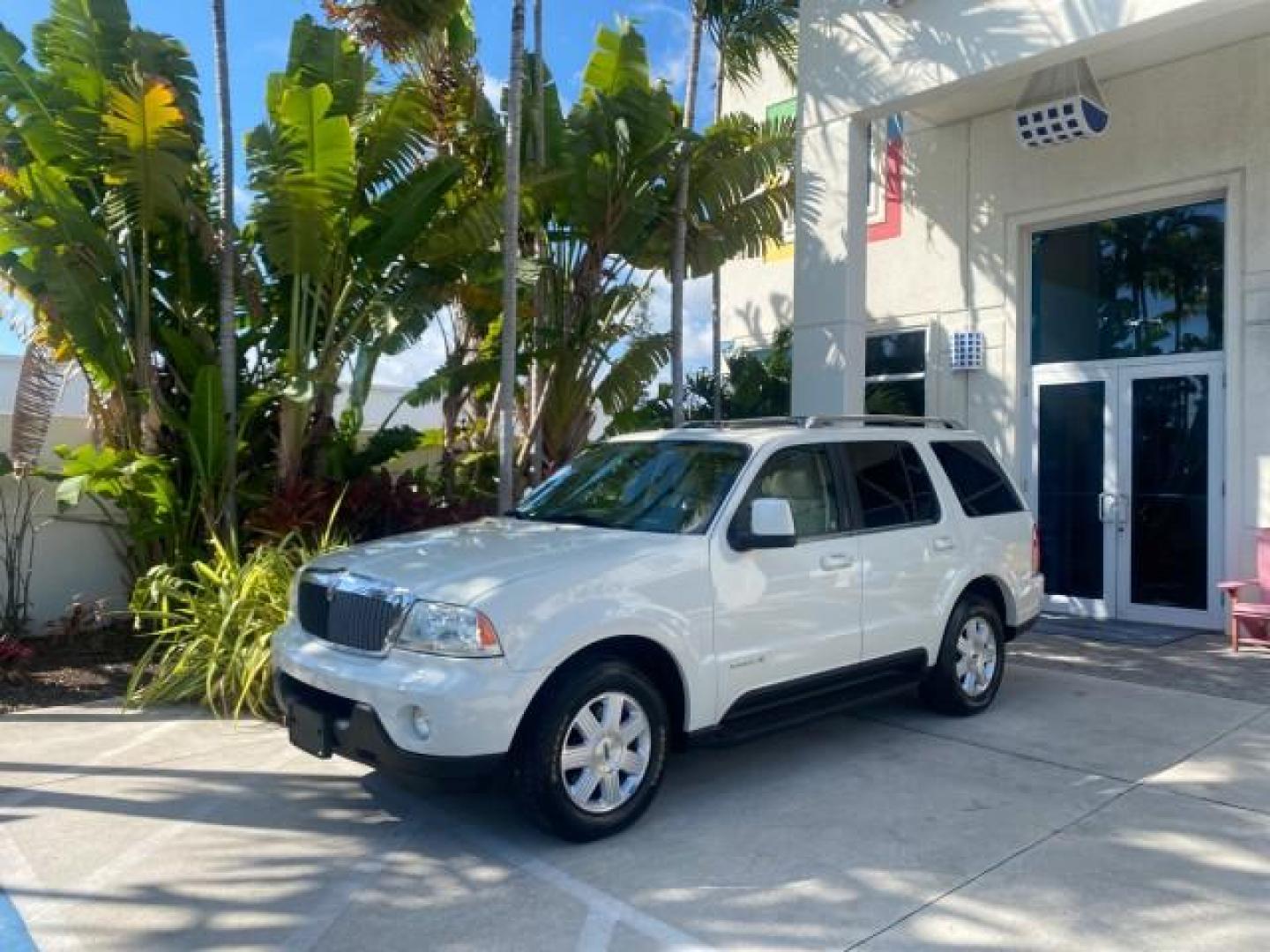 2003 Ceramic White /Light Parchment Lincoln Aviator Premium 4WD SUNROOF (5LMEU78H03Z) with an 4.6L DOHC 32-Valve V8 Engine engine, Automatic transmission, located at 4701 North Dixie Hwy, Pompano Beach, FL, 33064, (954) 422-2889, 26.240938, -80.123474 - OUR WEBPAGE FLORIDACARS1.COM HAS OVER 100 PHOTOS AND FREE CARFAX LINK 2003 LINCOLN AVIATOR PREMIUM 4WD SUNROOF $45,120 NEW TIRES LOOK VERY NICE VIN: 5LMEU78H03ZJ14425 5 L M E U 7 8 H 0 3 Z J 1 4 4 2 5 4 DOOR WAGON/SPORT UTILITY 4.6L V8 F DOHC GASOLINE 18 MPG REAR WHEEL DRIVE W/ 4X4 Features 4WD/AWD - Photo#28