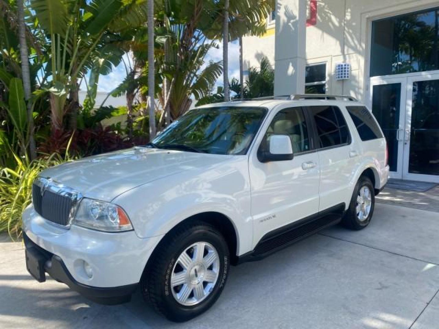 2003 Ceramic White /Light Parchment Lincoln Aviator Premium 4WD SUNROOF (5LMEU78H03Z) with an 4.6L DOHC 32-Valve V8 Engine engine, Automatic transmission, located at 4701 North Dixie Hwy, Pompano Beach, FL, 33064, (954) 422-2889, 26.240938, -80.123474 - OUR WEBPAGE FLORIDACARS1.COM HAS OVER 100 PHOTOS AND FREE CARFAX LINK 2003 LINCOLN AVIATOR PREMIUM 4WD SUNROOF $45,120 NEW TIRES LOOK VERY NICE VIN: 5LMEU78H03ZJ14425 5 L M E U 7 8 H 0 3 Z J 1 4 4 2 5 4 DOOR WAGON/SPORT UTILITY 4.6L V8 F DOHC GASOLINE 18 MPG REAR WHEEL DRIVE W/ 4X4 Features 4WD/AWD - Photo#29