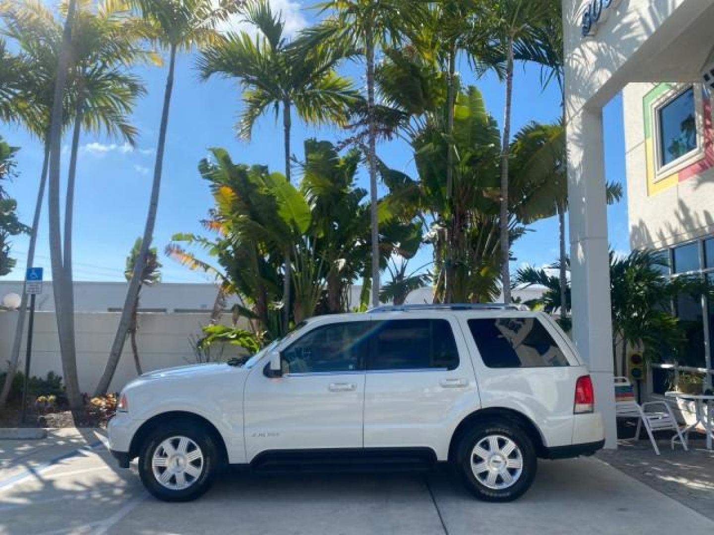 2003 Ceramic White /Light Parchment Lincoln Aviator Premium 4WD SUNROOF (5LMEU78H03Z) with an 4.6L DOHC 32-Valve V8 Engine engine, Automatic transmission, located at 4701 North Dixie Hwy, Pompano Beach, FL, 33064, (954) 422-2889, 26.240938, -80.123474 - OUR WEBPAGE FLORIDACARS1.COM HAS OVER 100 PHOTOS AND FREE CARFAX LINK 2003 LINCOLN AVIATOR PREMIUM 4WD SUNROOF $45,120 NEW TIRES LOOK VERY NICE VIN: 5LMEU78H03ZJ14425 5 L M E U 7 8 H 0 3 Z J 1 4 4 2 5 4 DOOR WAGON/SPORT UTILITY 4.6L V8 F DOHC GASOLINE 18 MPG REAR WHEEL DRIVE W/ 4X4 Features 4WD/AWD - Photo#30
